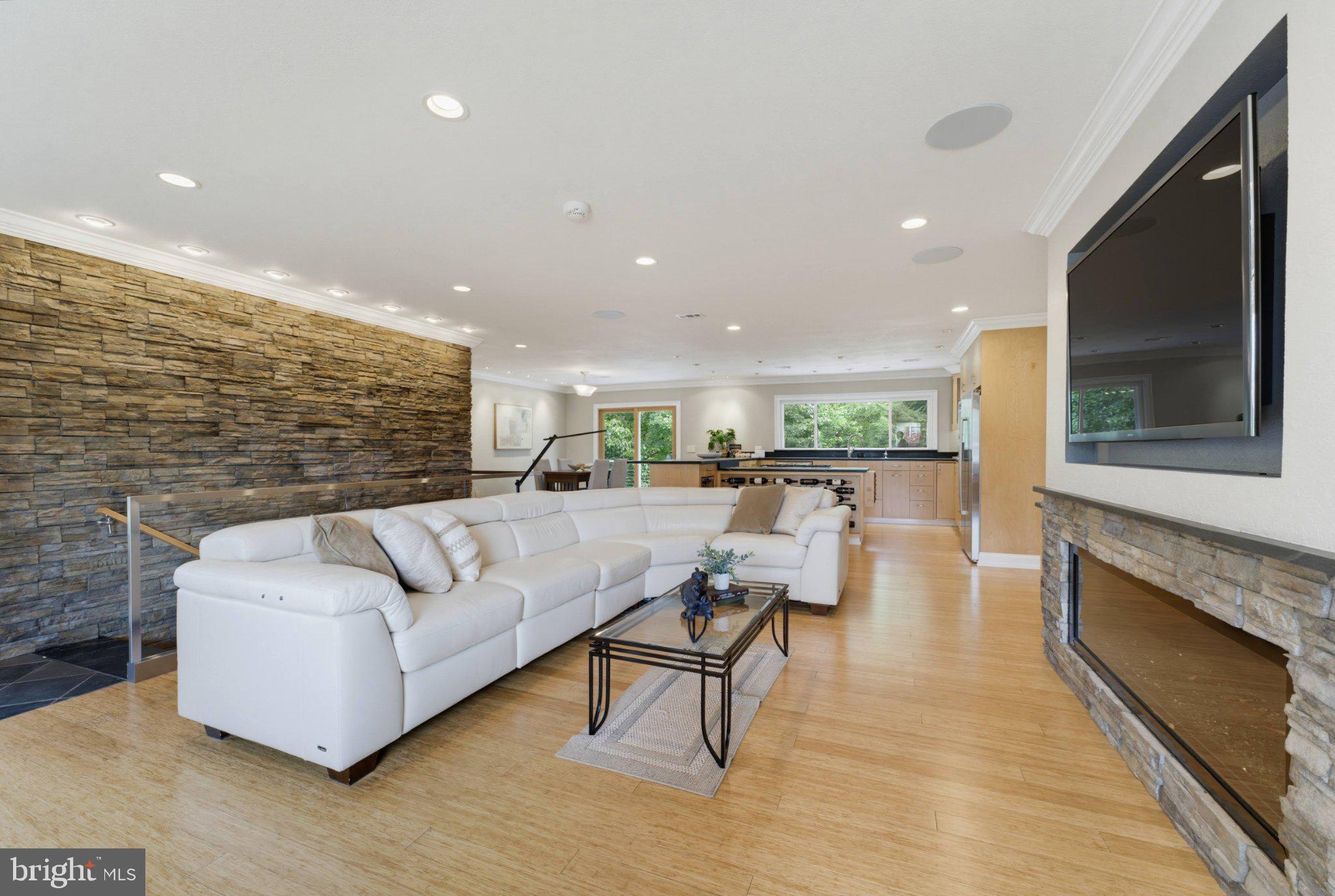 6342 MERIWETHER LANE
