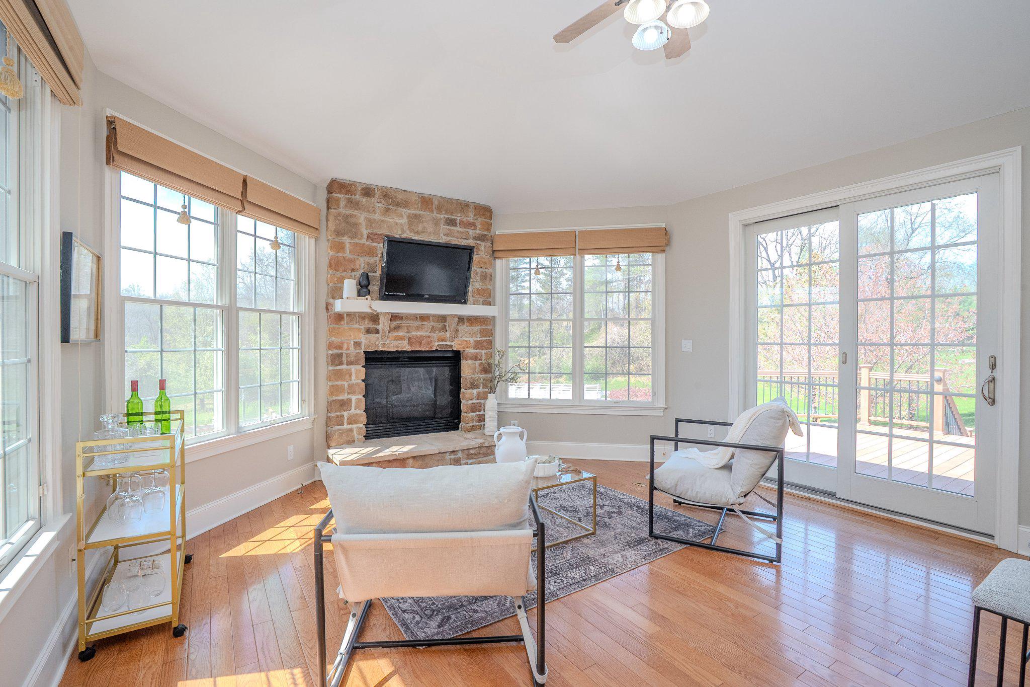 DUTCHESS FARM ESTS - Residential