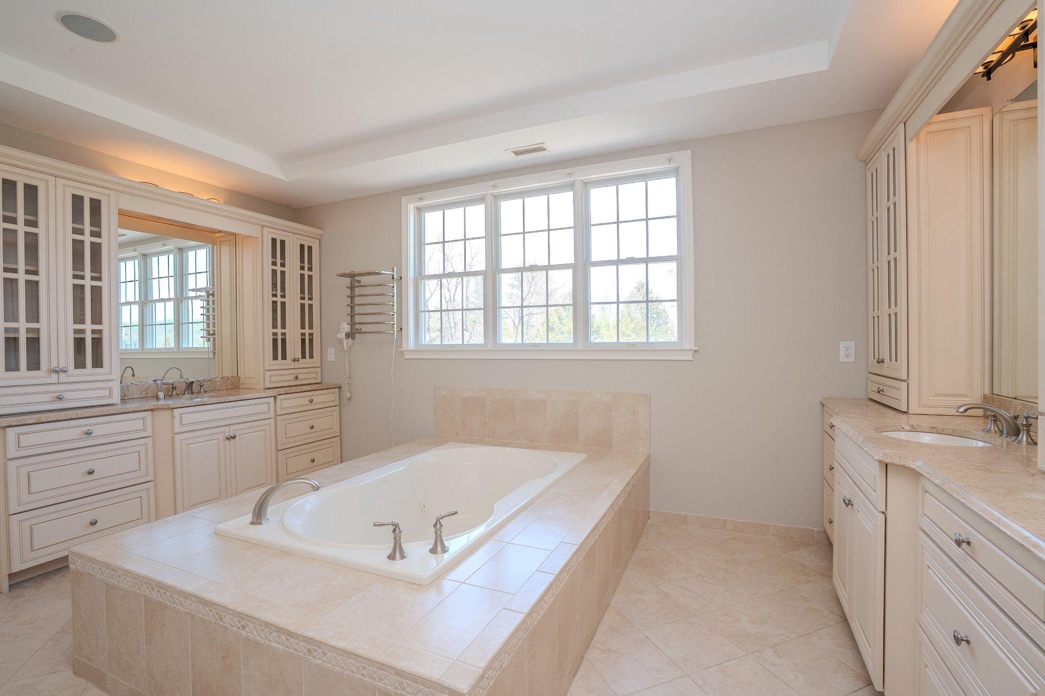 DUTCHESS FARM ESTS - Residential