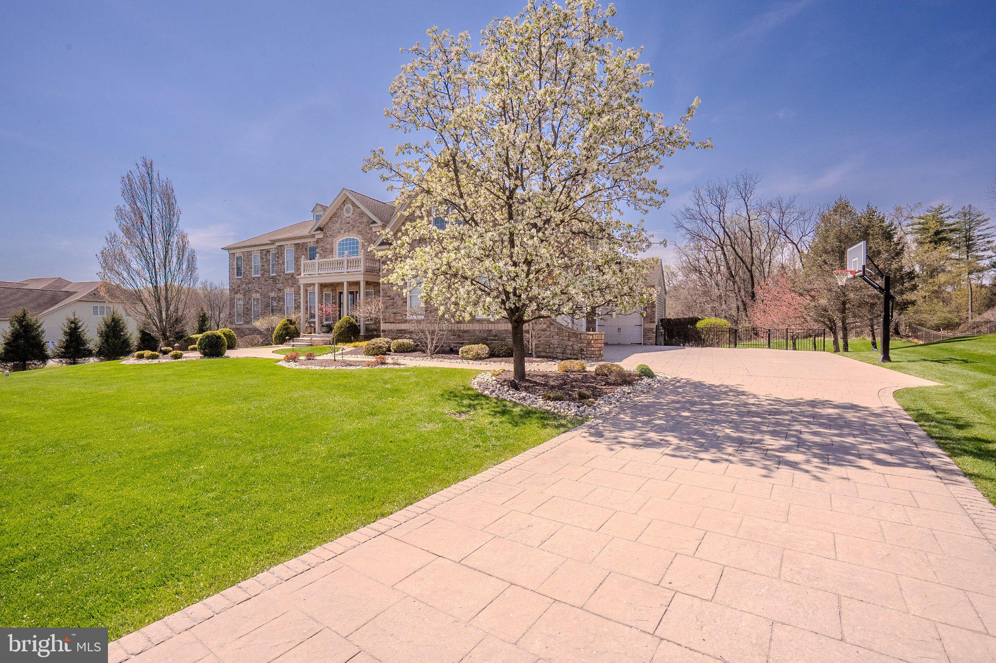 DUTCHESS FARM ESTS - Residential