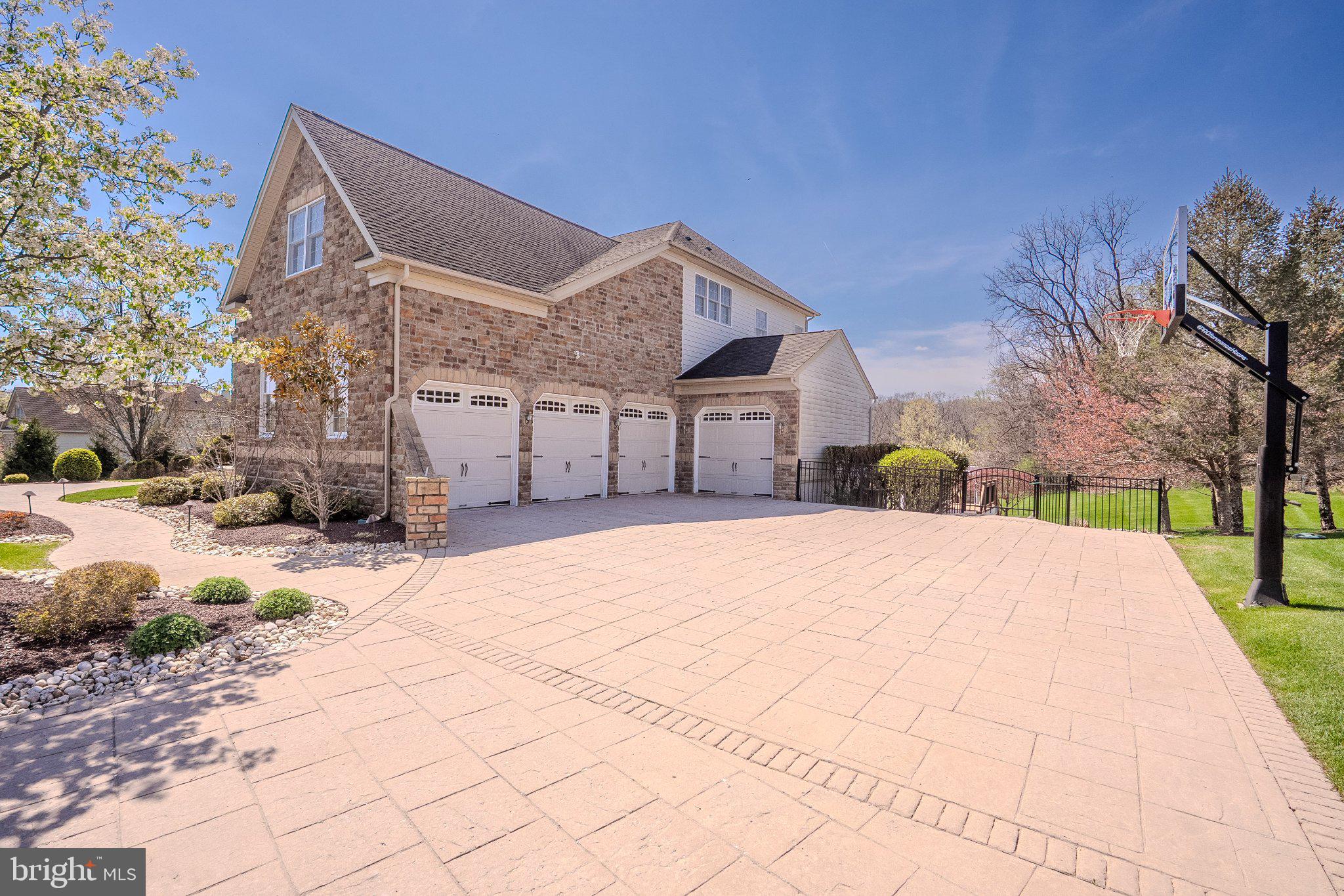 DUTCHESS FARM ESTS - Residential