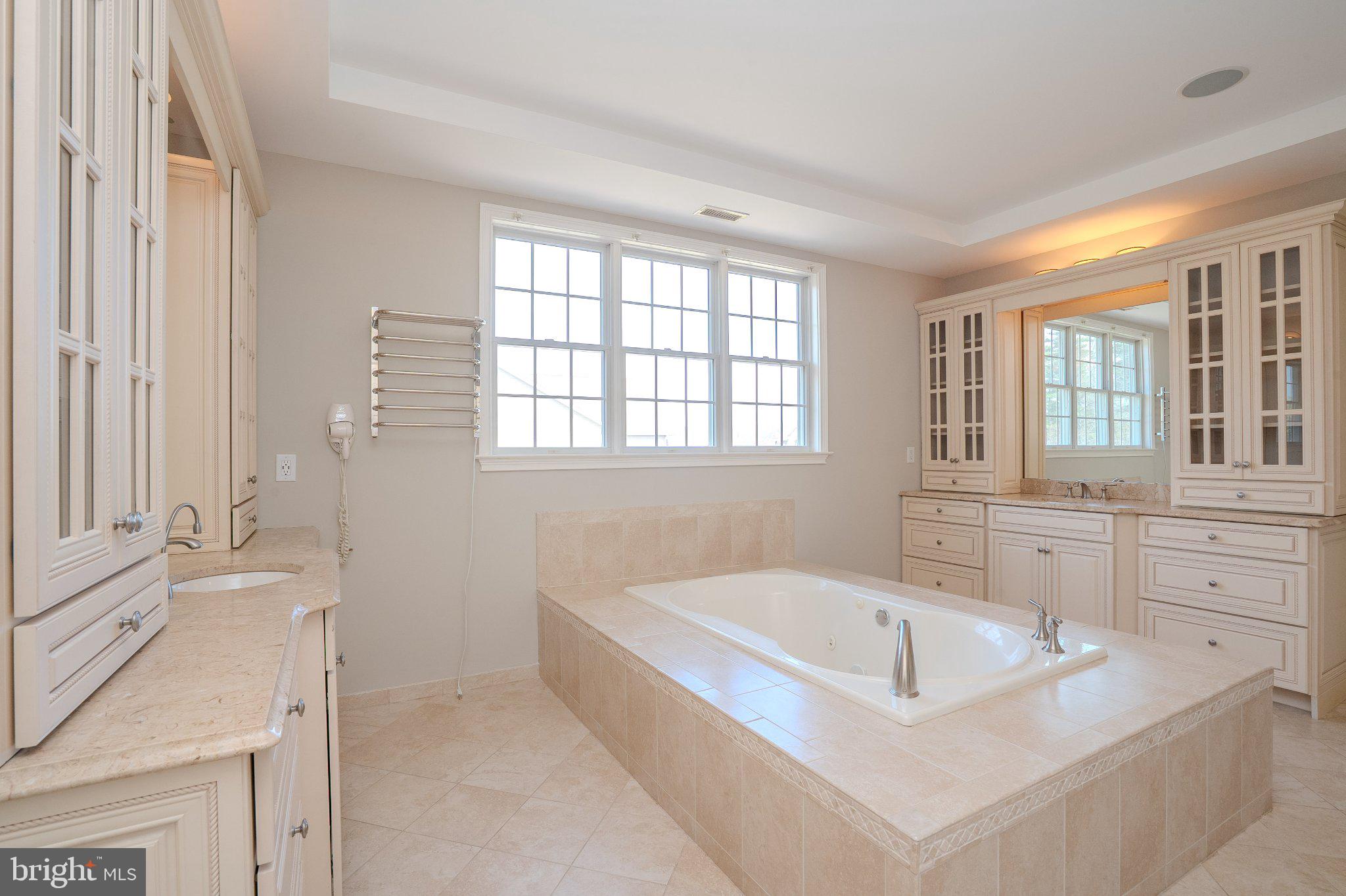 DUTCHESS FARM ESTS - Residential