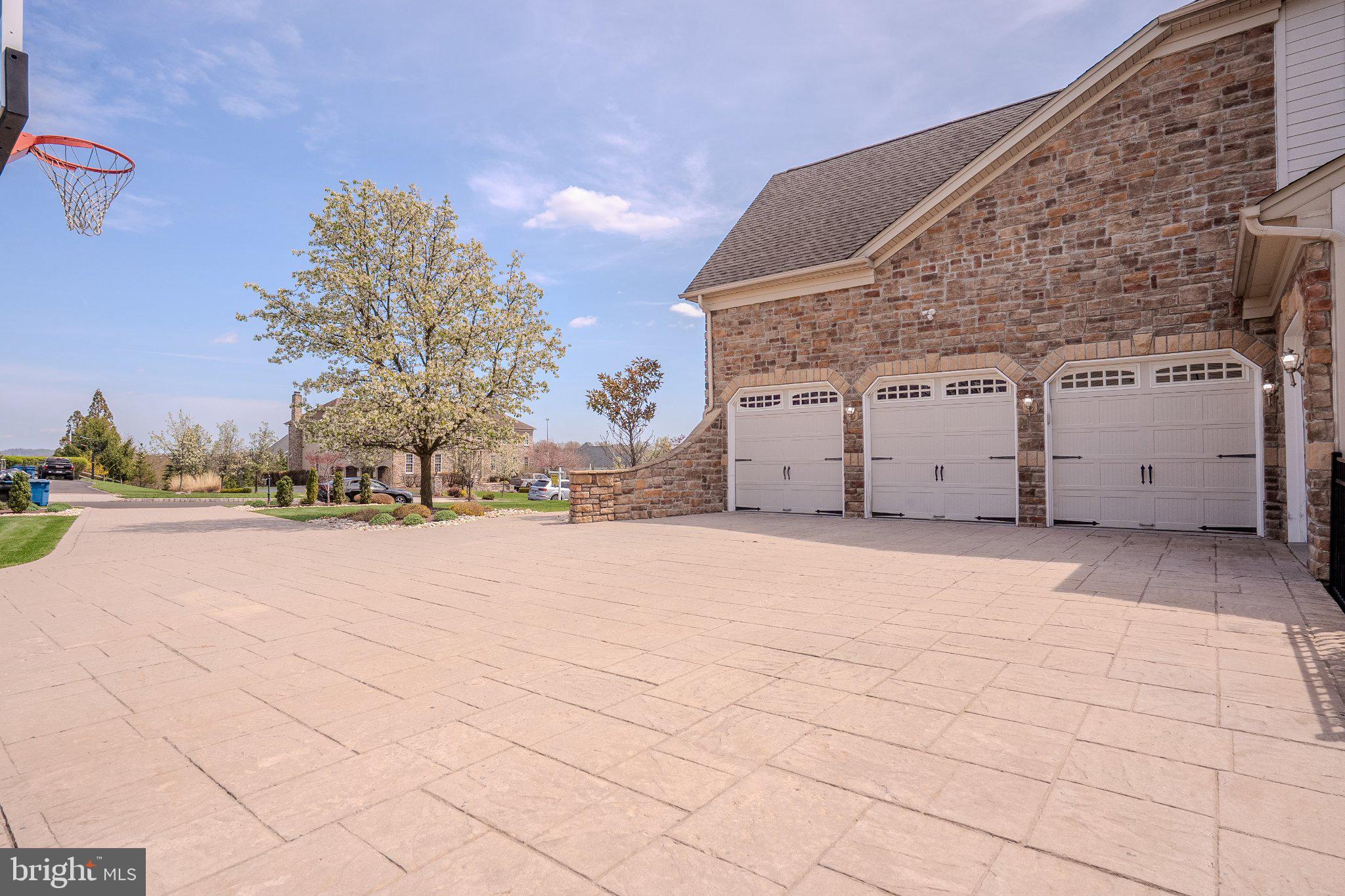 DUTCHESS FARM ESTS - Residential