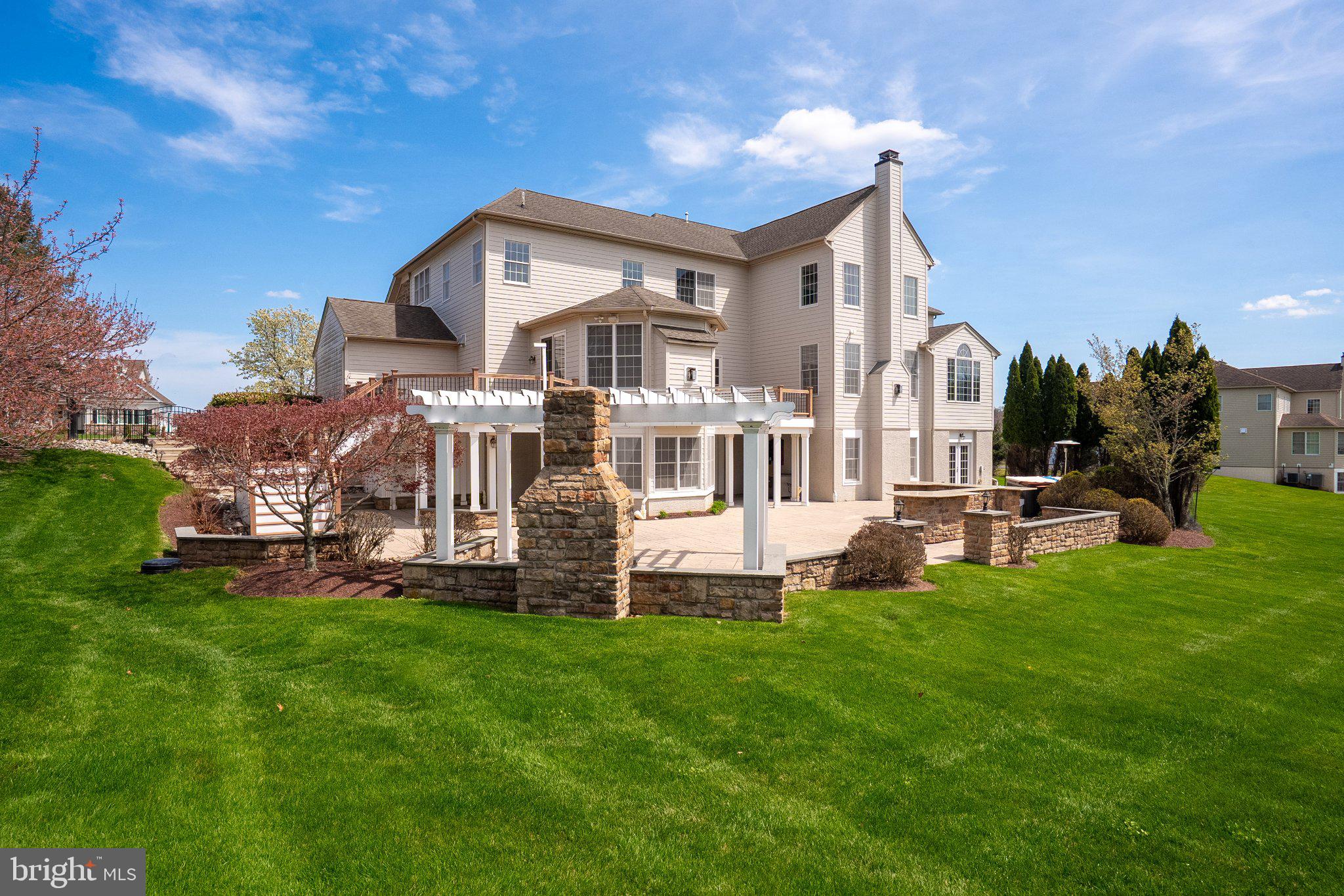 DUTCHESS FARM ESTS - Residential