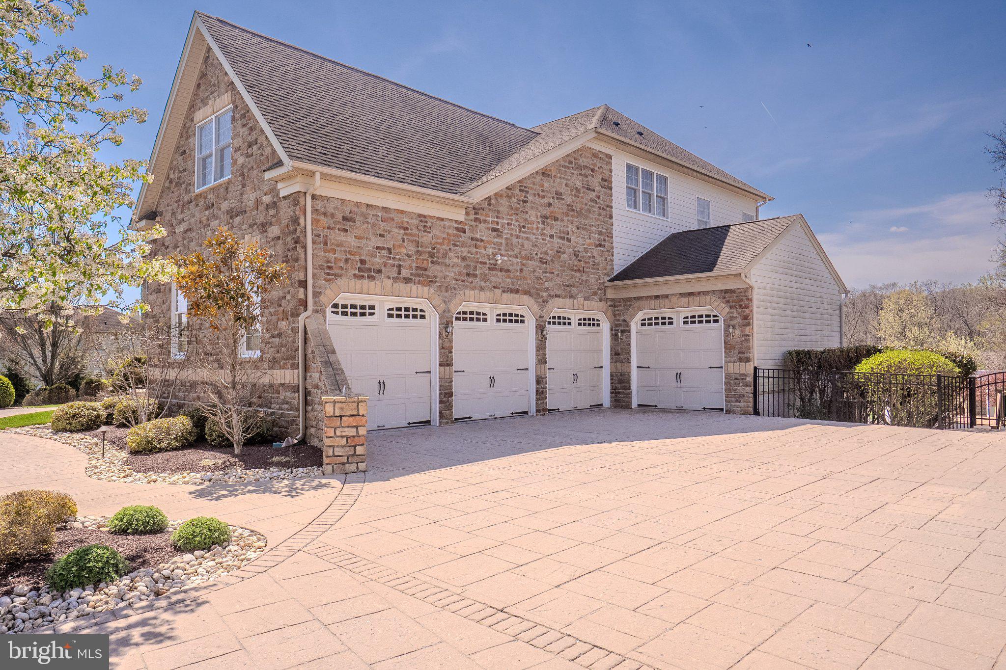 DUTCHESS FARM ESTS - Residential