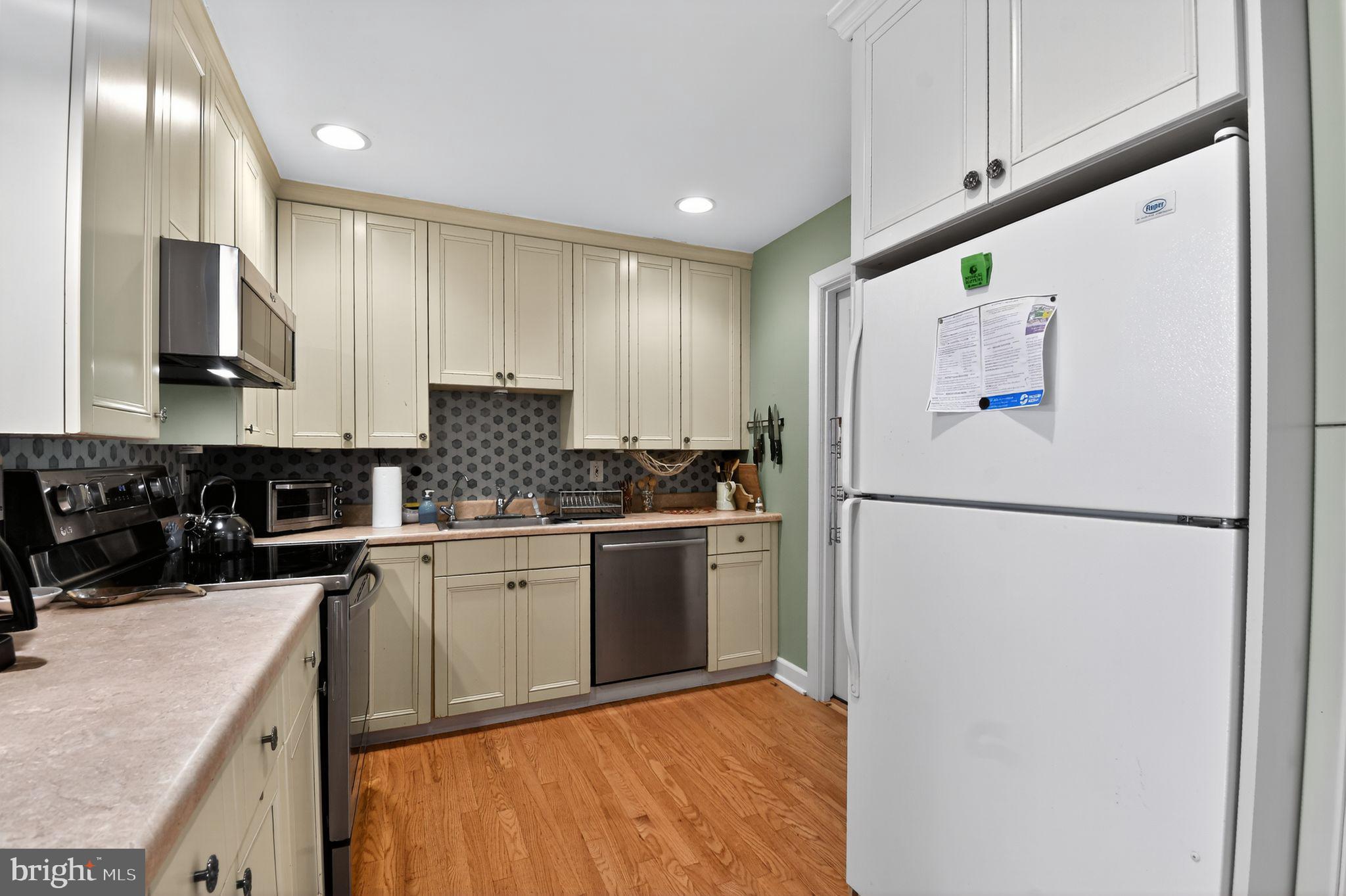 OYSTER HARBOR - Residential Lease