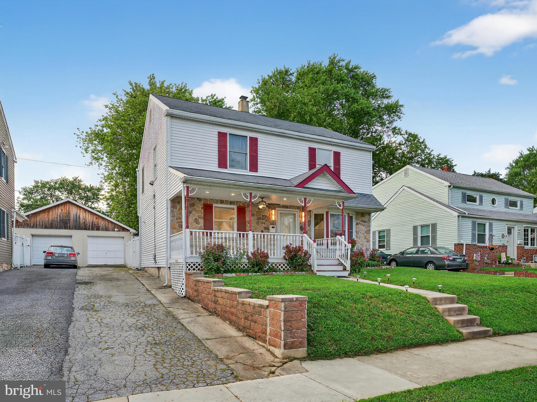 104 S MARTIN LANE