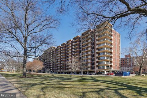 Condo For Sale - 1300 Army Navy Drive #106<br/> ARLINGTON, VA 22202