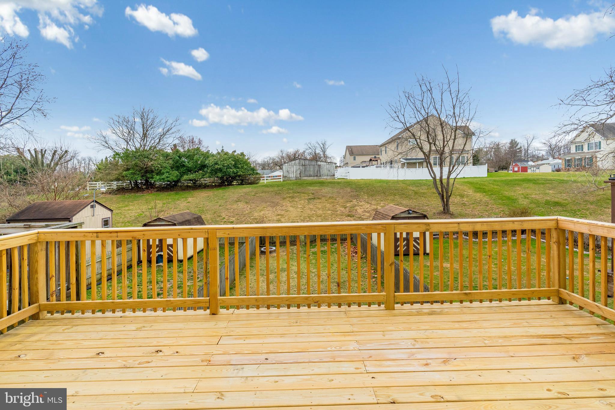 SEVEN COURTS - Residential