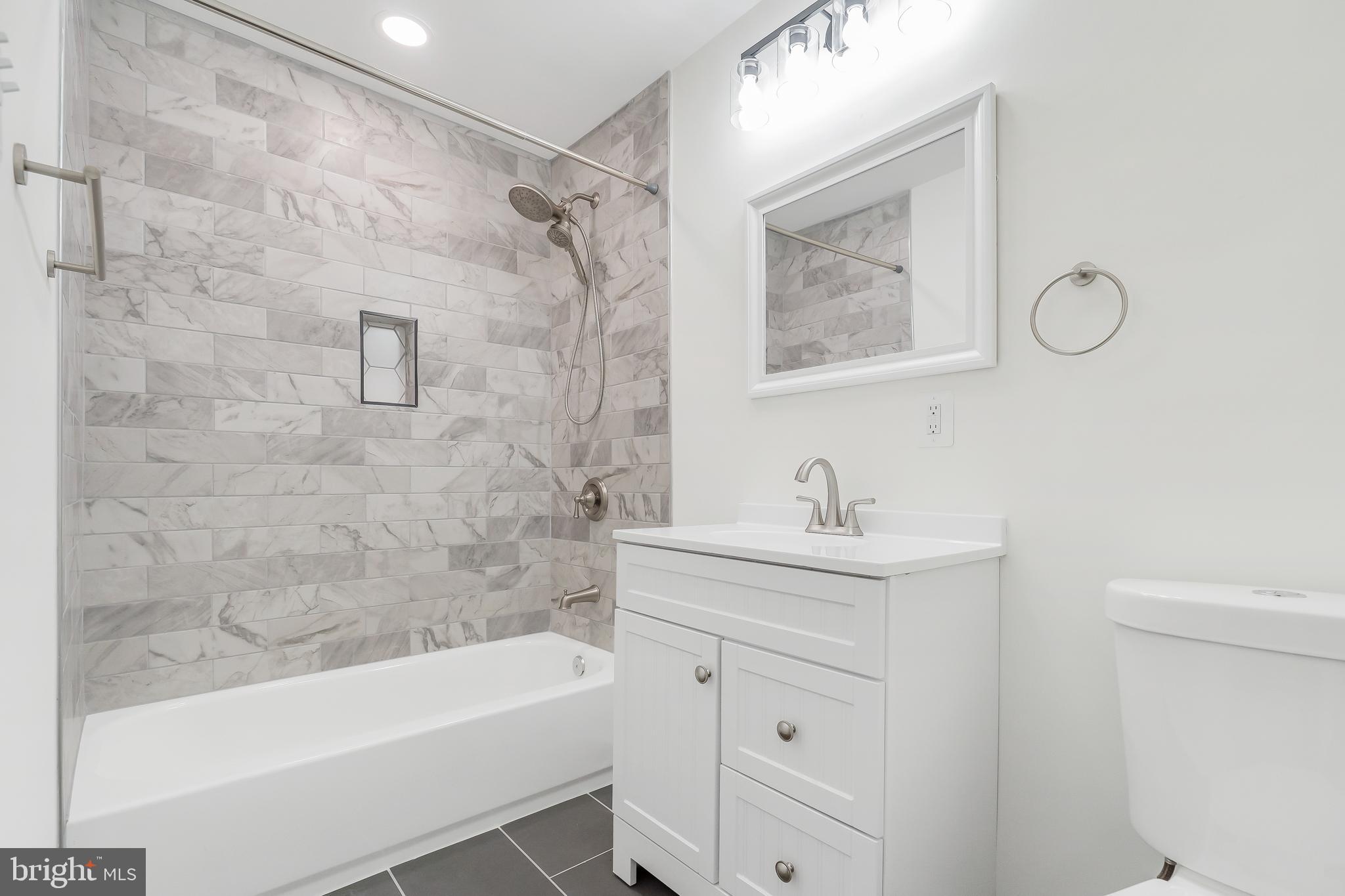 SEVEN COURTS - Residential