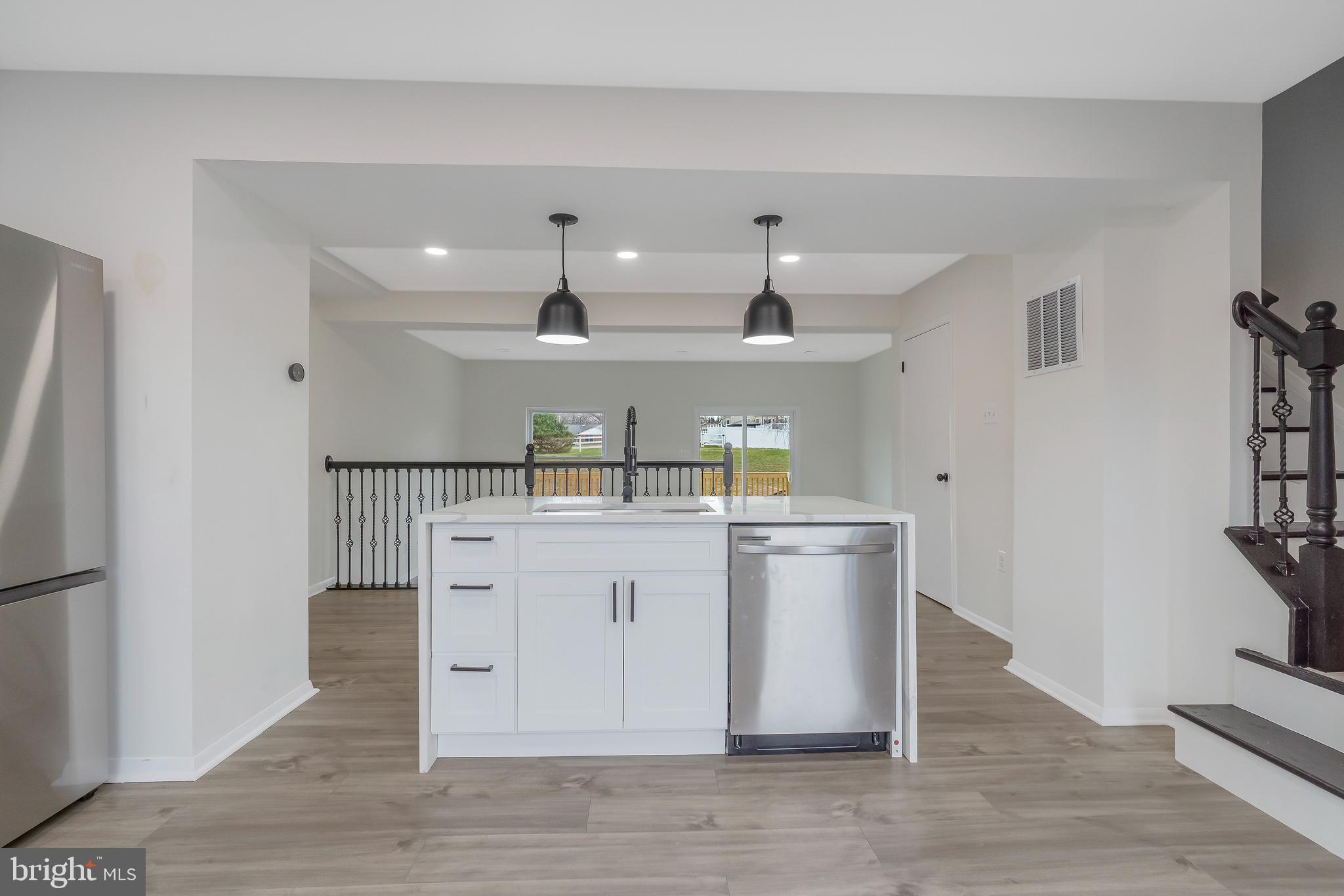 SEVEN COURTS - Residential