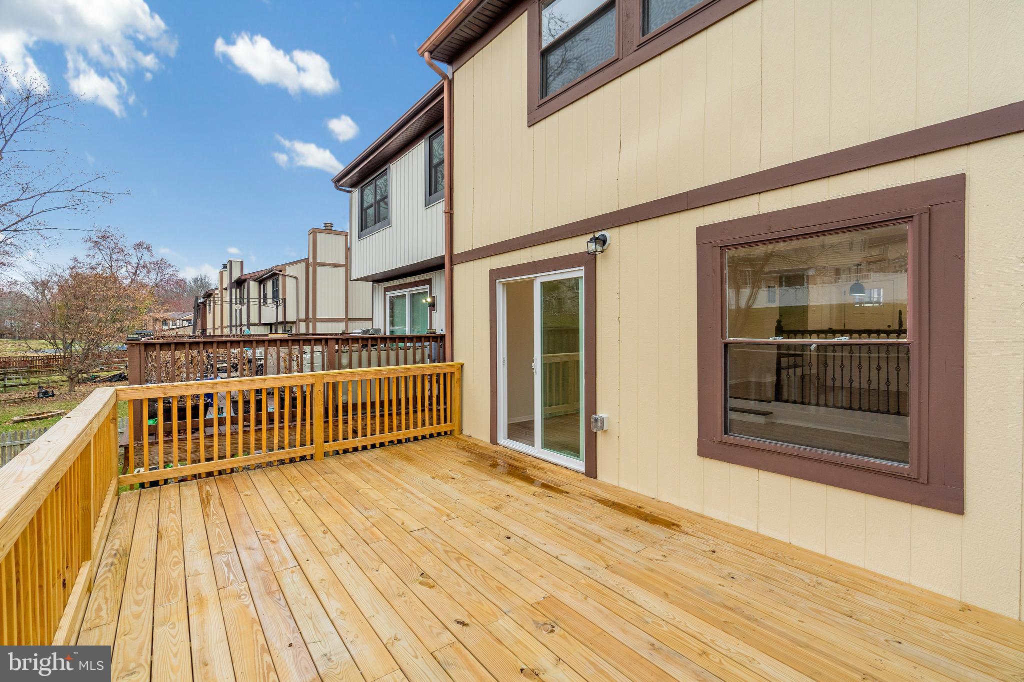 SEVEN COURTS - Residential