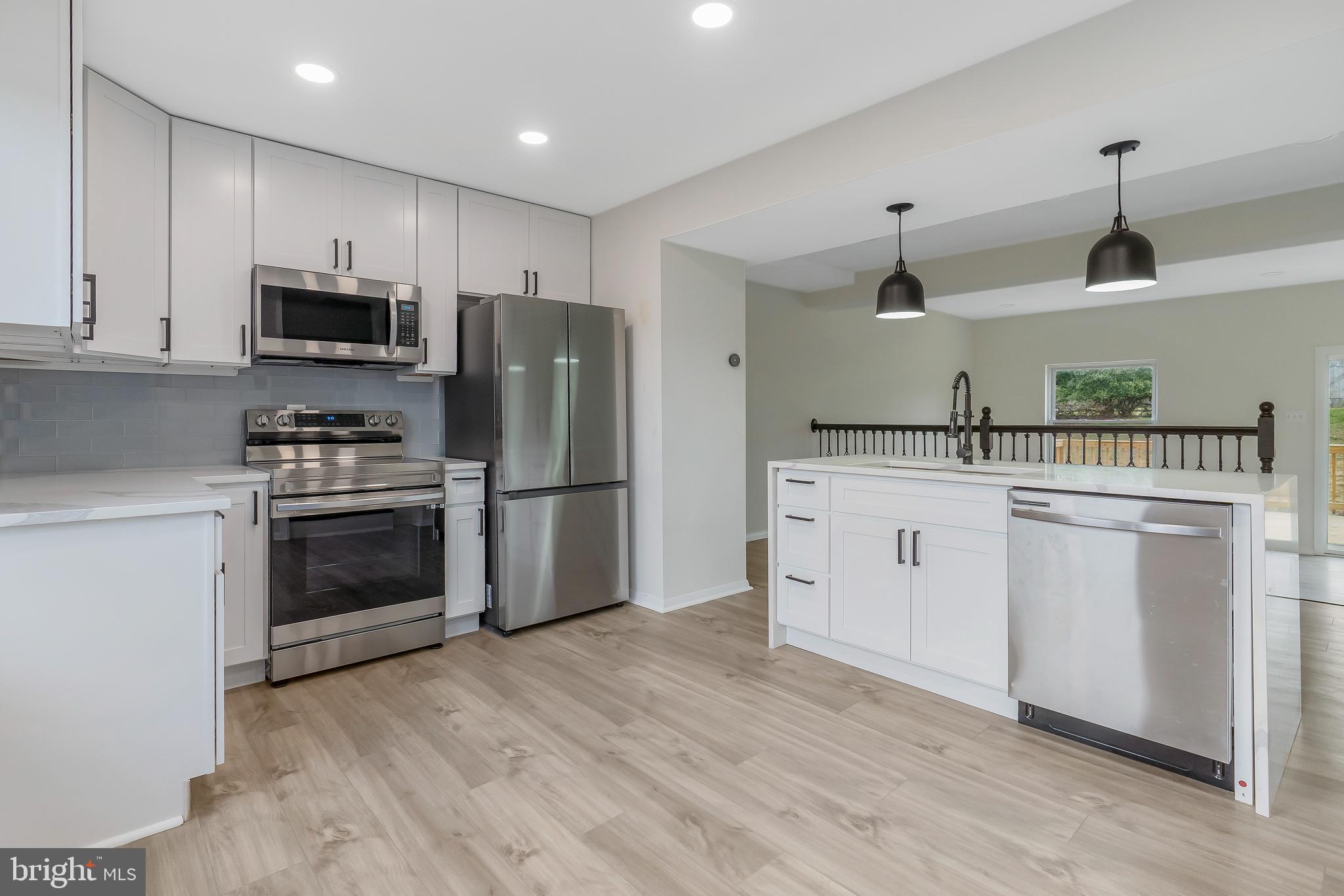 SEVEN COURTS - Residential