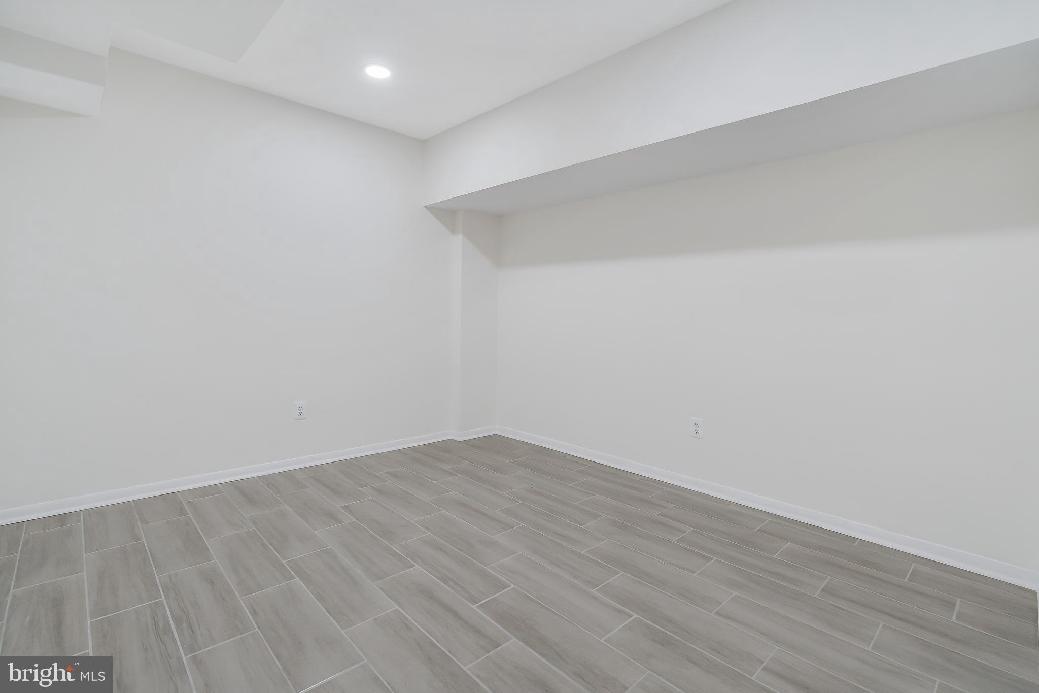 SEVEN COURTS - Residential