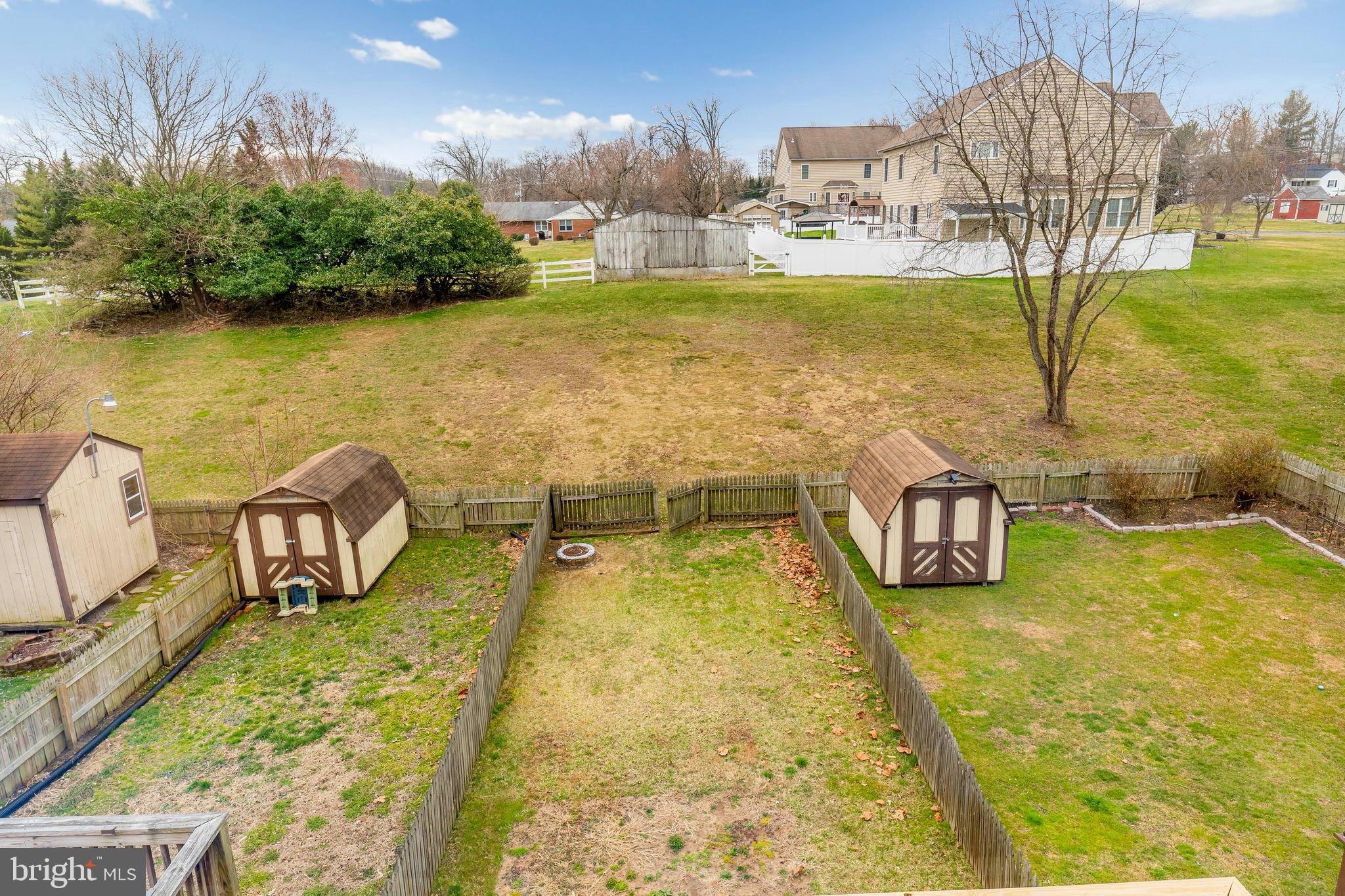 SEVEN COURTS - Residential