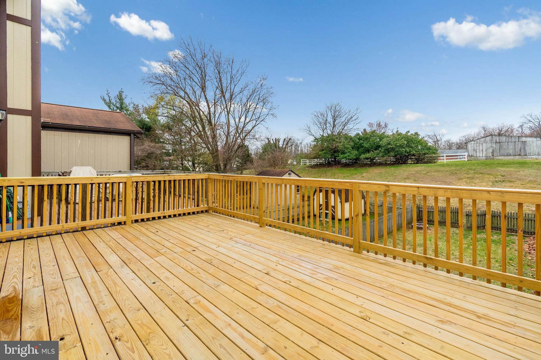 SEVEN COURTS - Residential