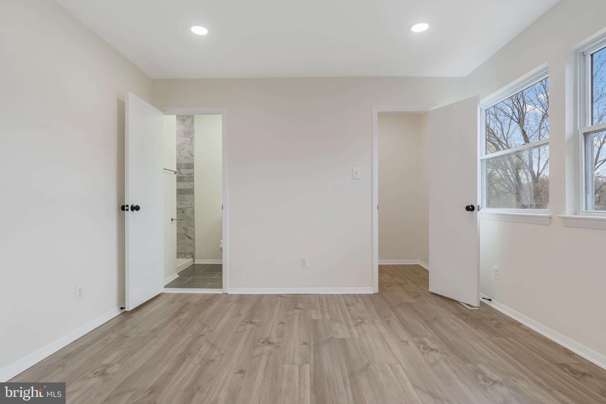 SEVEN COURTS - Residential