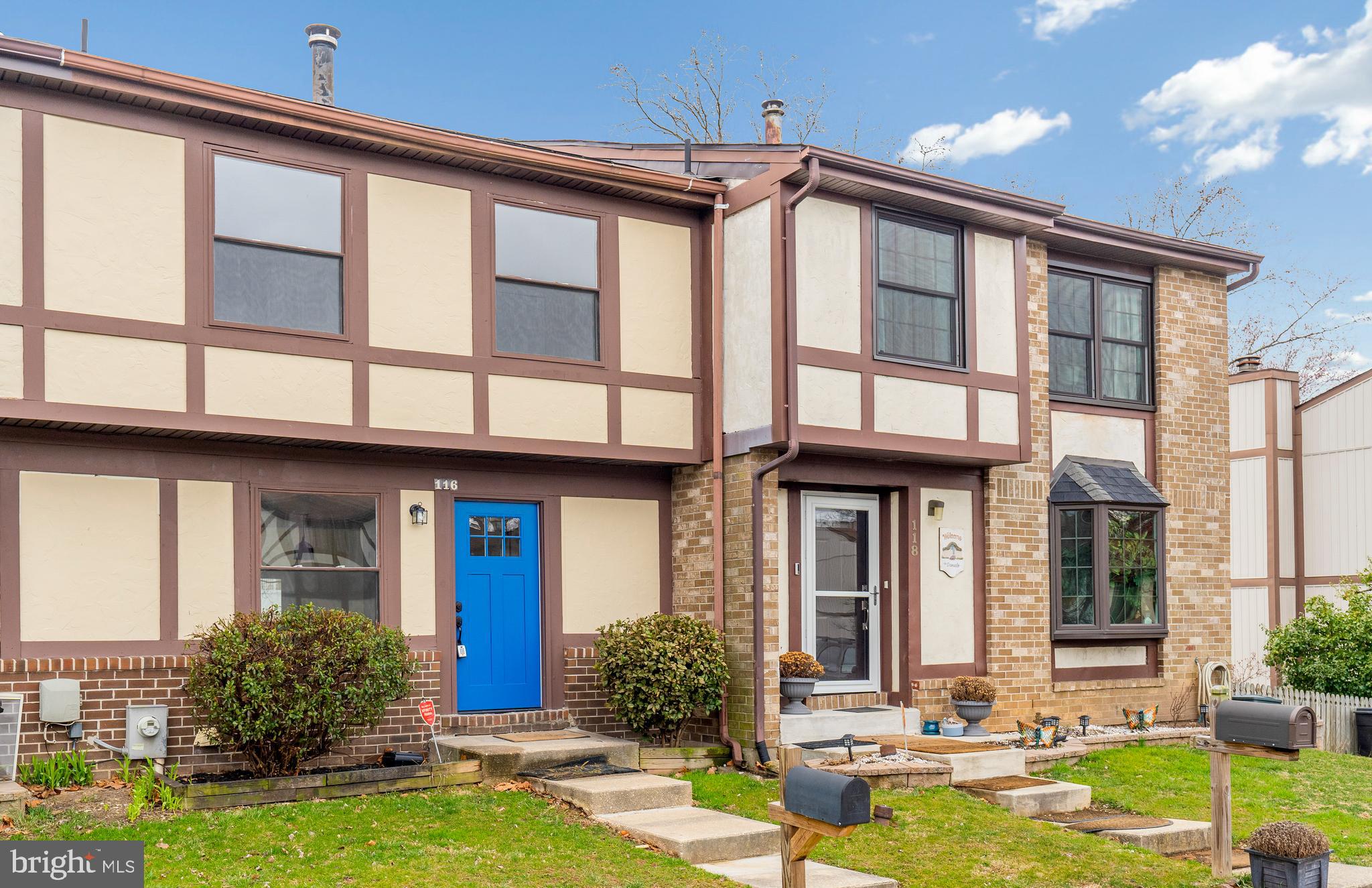 SEVEN COURTS - Residential