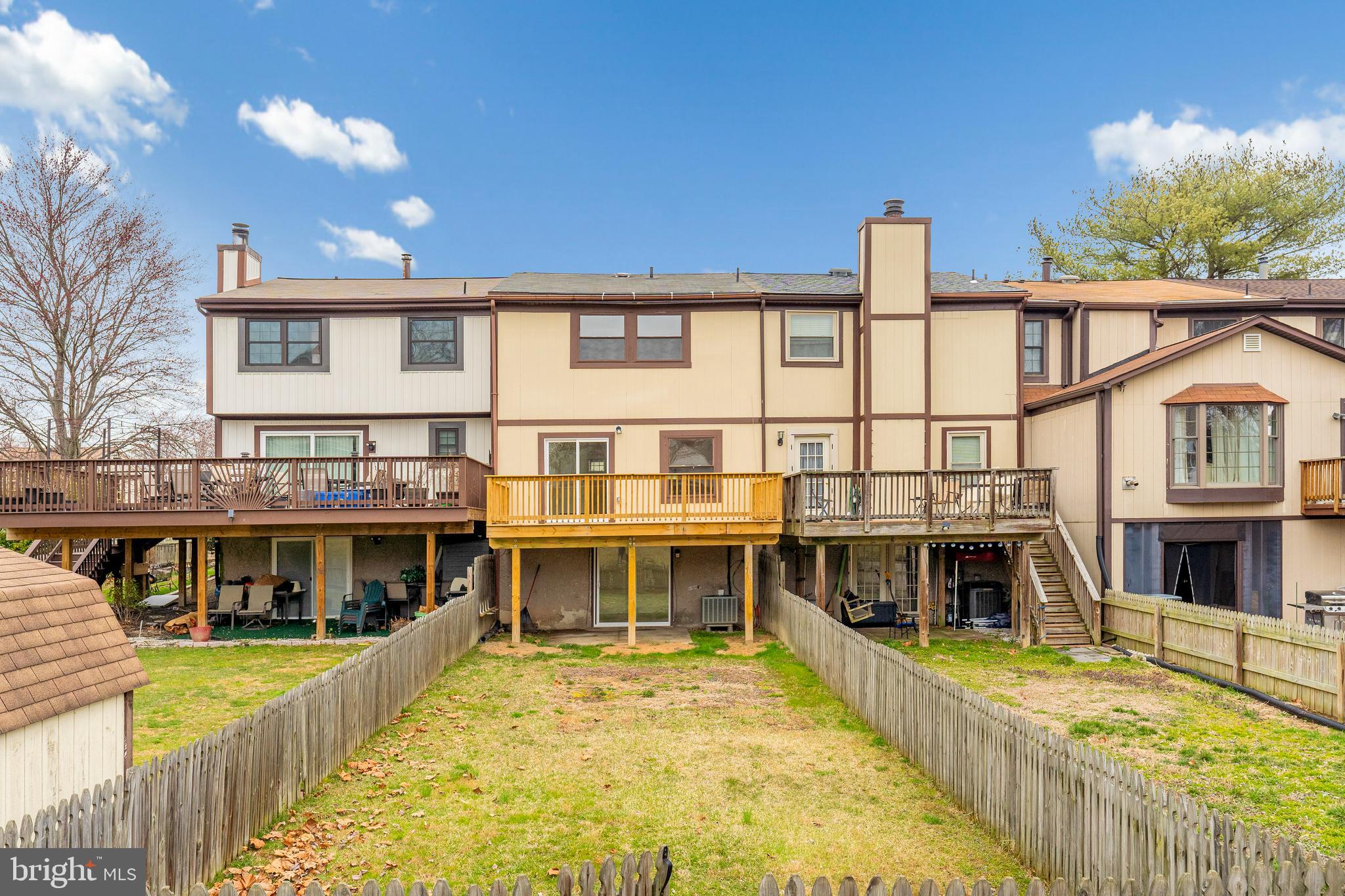 SEVEN COURTS - Residential