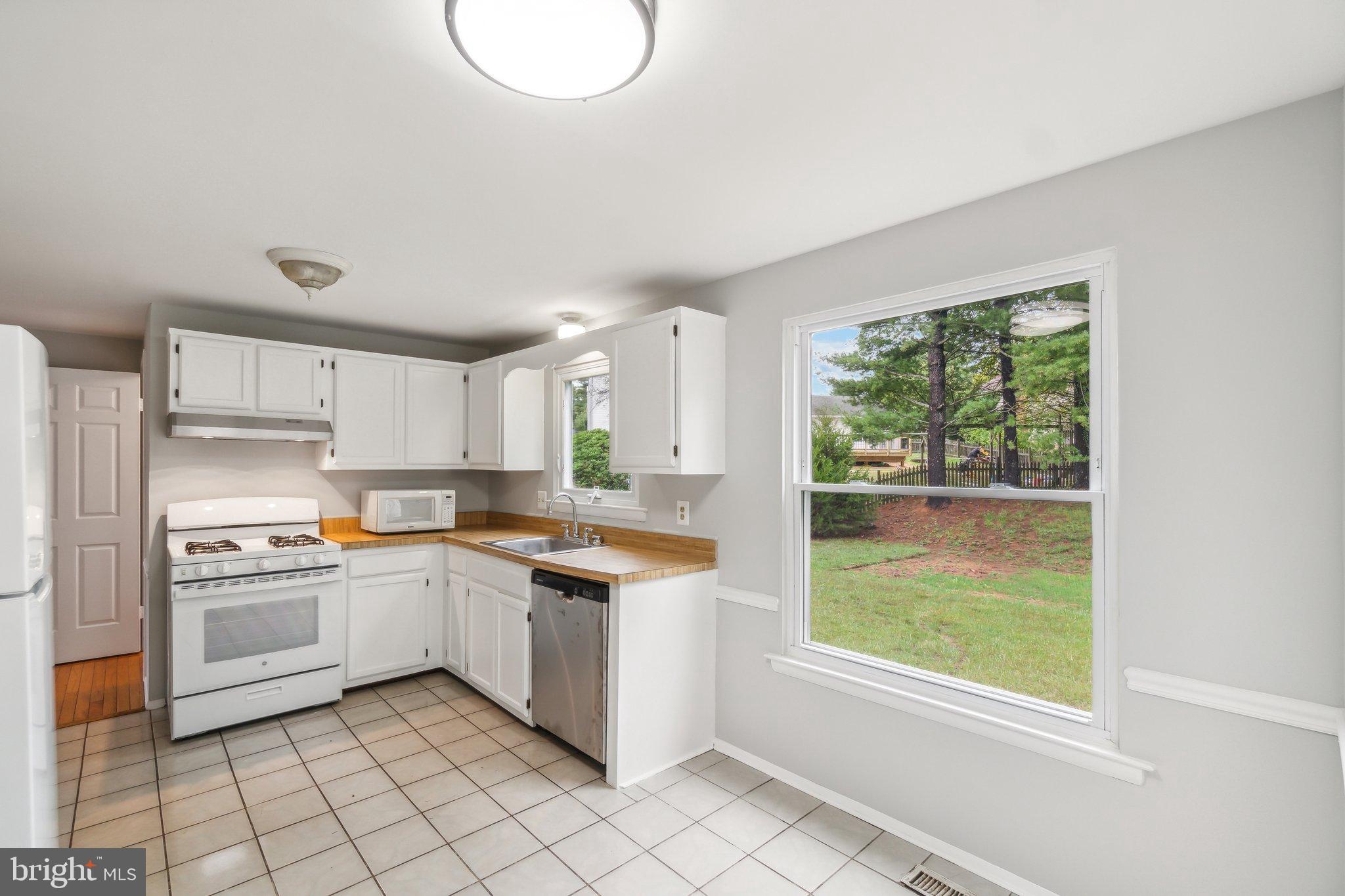 DERWOOD STATION - Residential