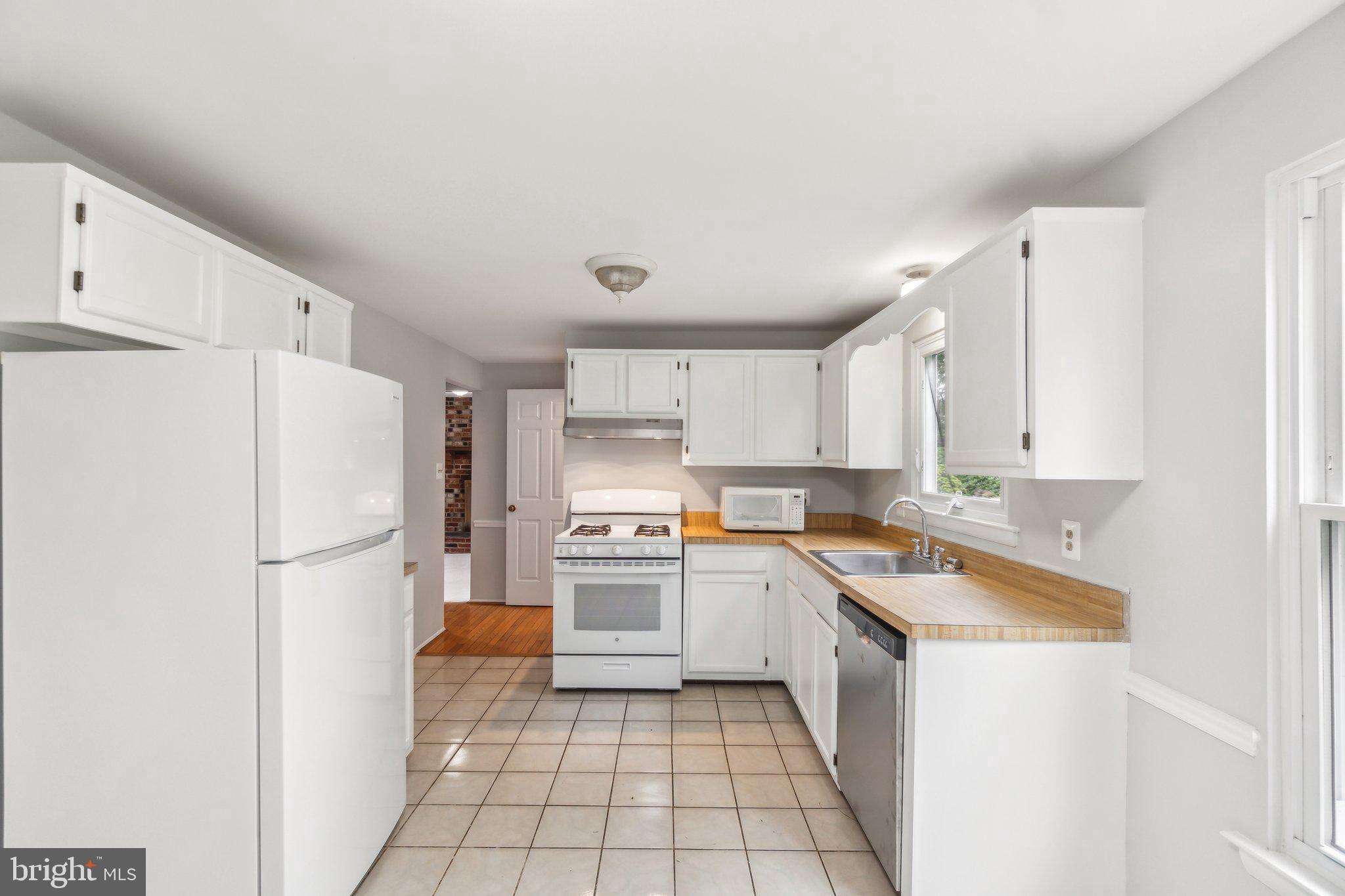 DERWOOD STATION - Residential