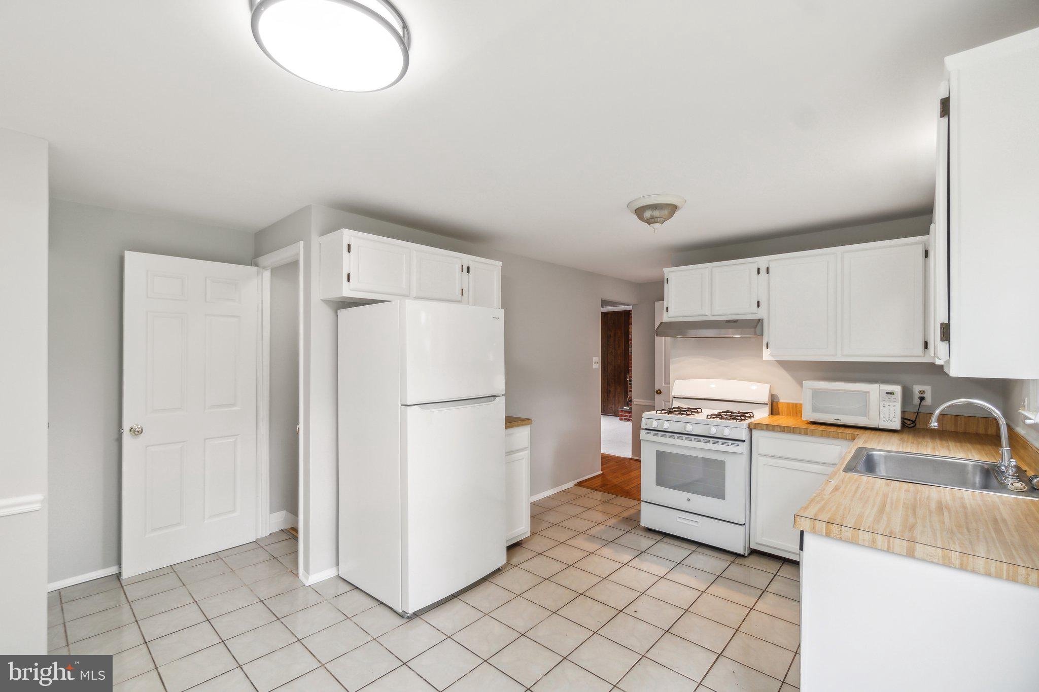 DERWOOD STATION - Residential