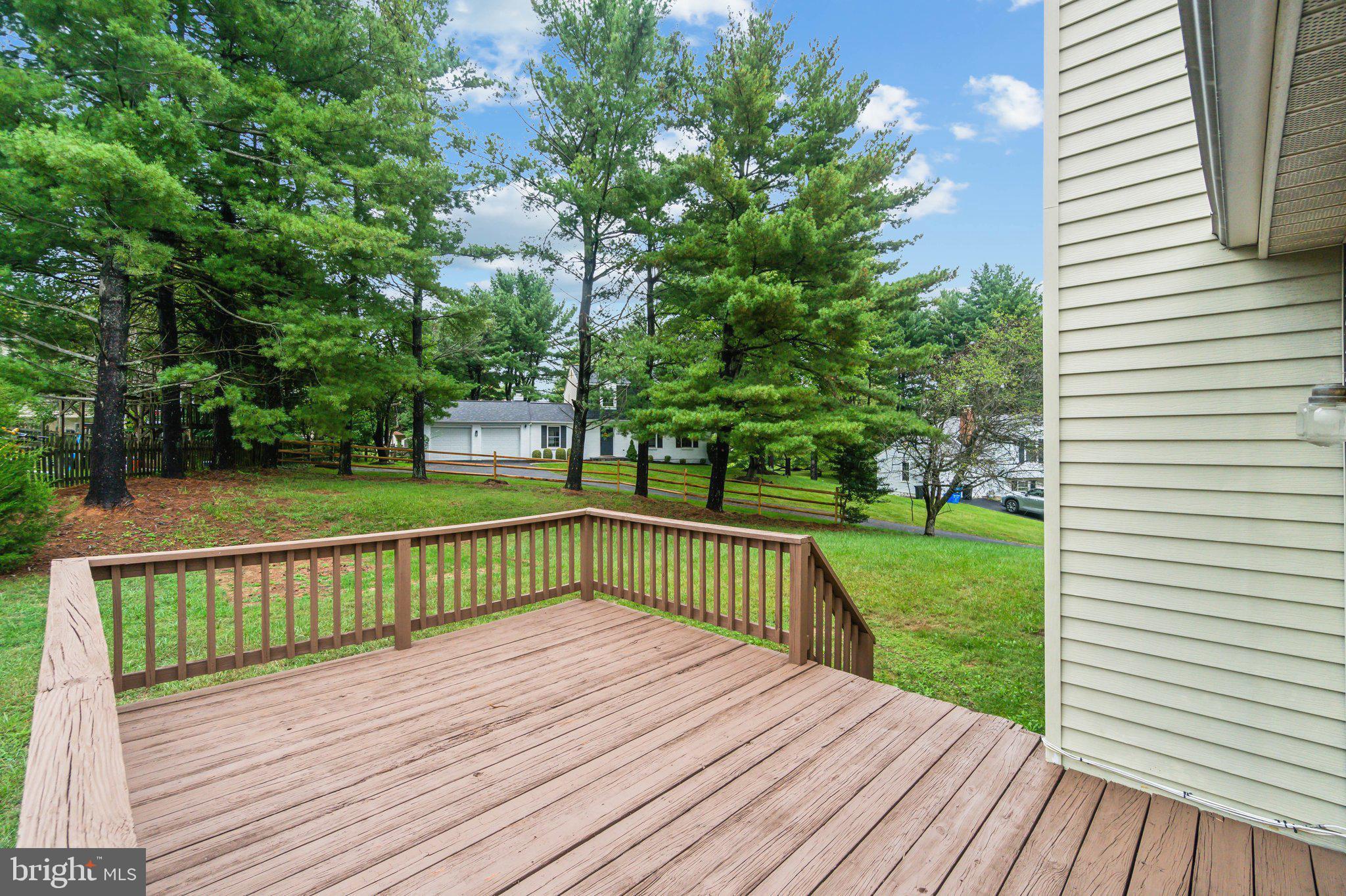 DERWOOD STATION - Residential