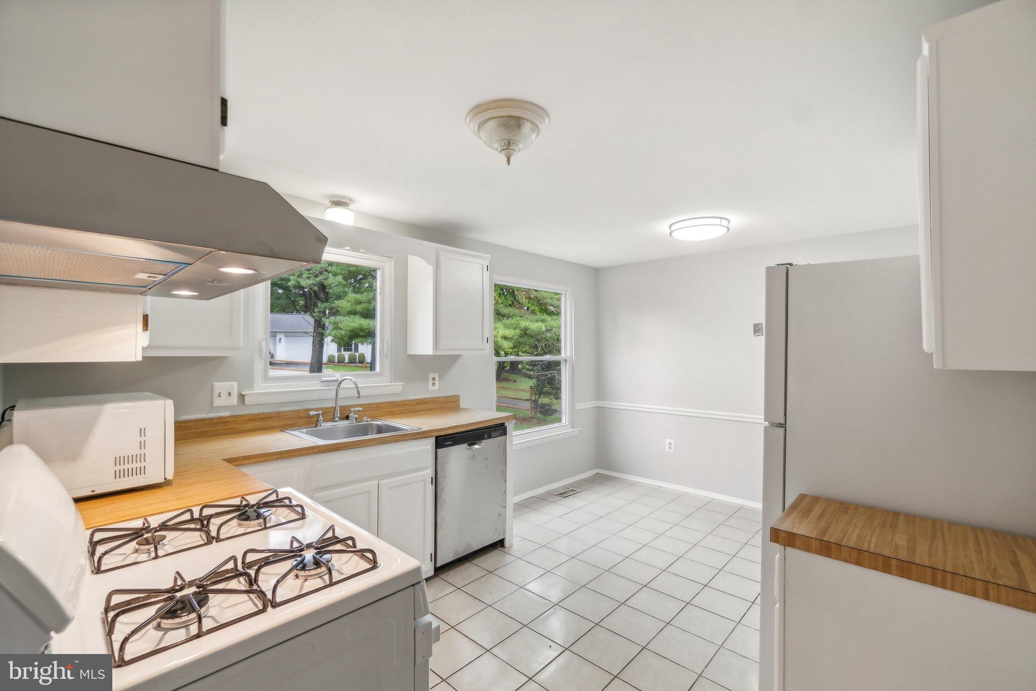 DERWOOD STATION - Residential