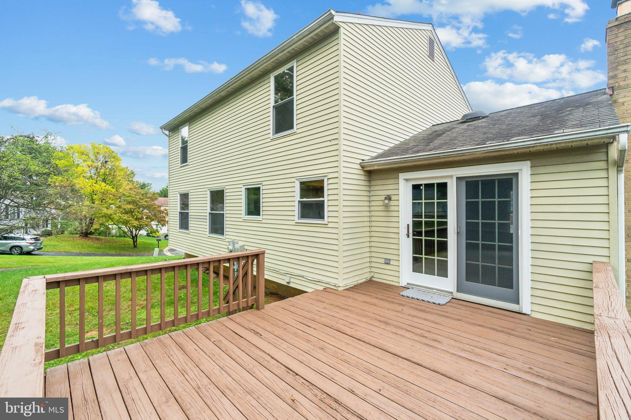 DERWOOD STATION - Residential