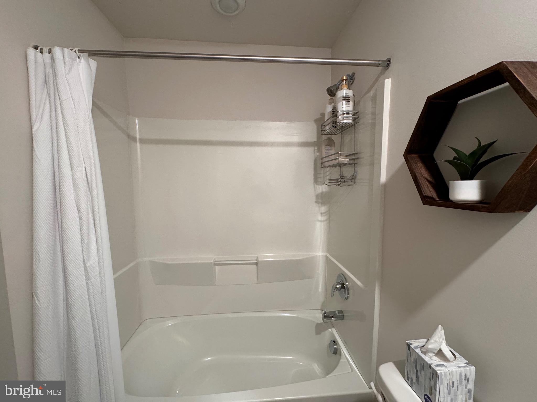 BROOKSIDE COURT AT UPPER SAUCON - Residential Lease