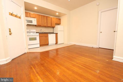 Townhouse For Rent - 318 S 15th Street #2F<br/> PHILADELPHIA, PA 19102