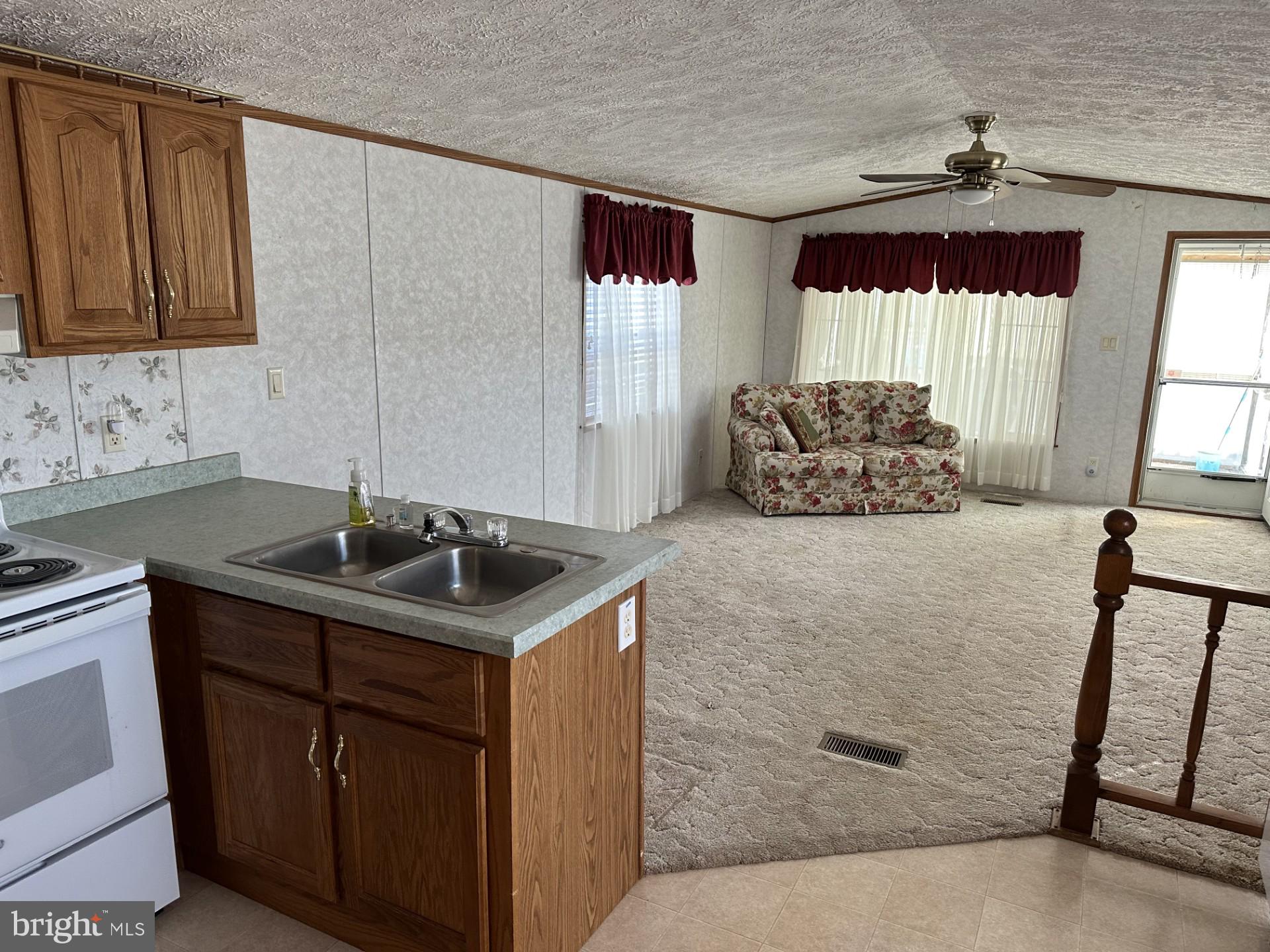 URBAN ACRES - Residential