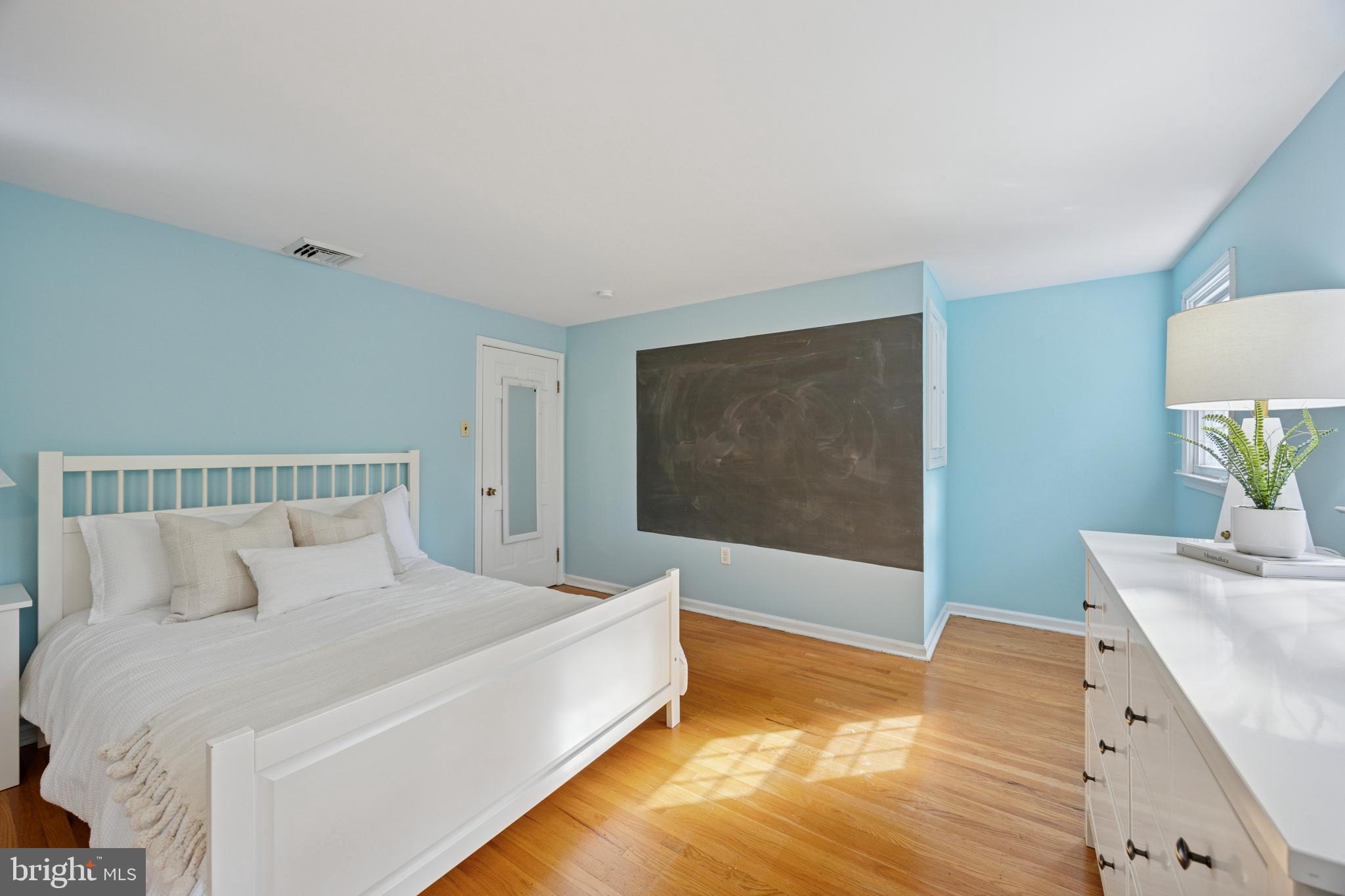 WAYNEWOOD - Residential