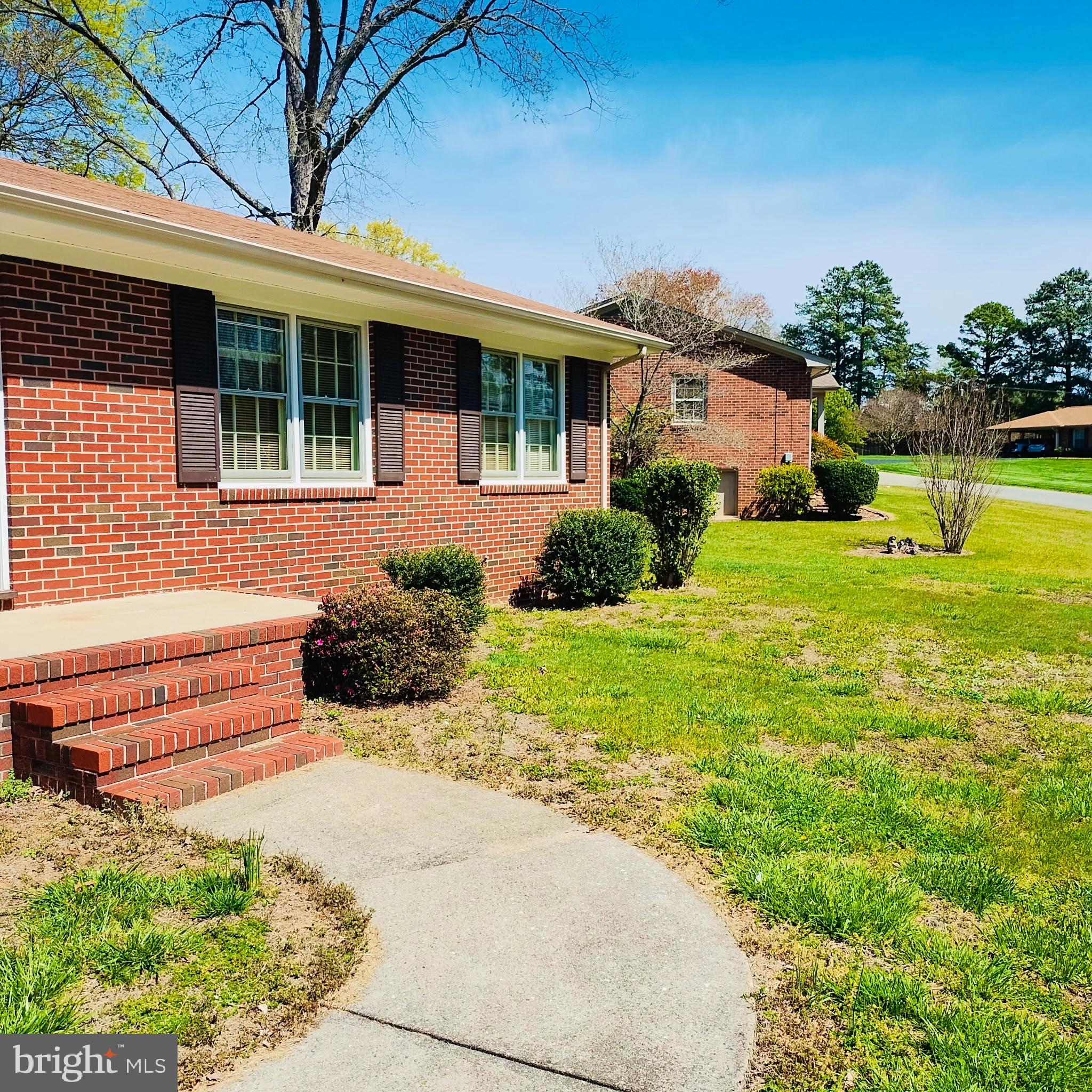 110 WHITE OAK DR