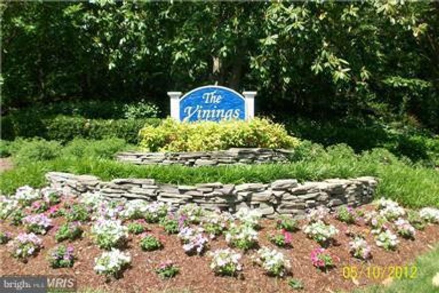 Spacious 2bedroom, 2full bath plus bonus loft lending itself as 3 bedroom or 2nd master bedroom. Enjoy preparing meals in the updated kitchen or simply snuggle in front of the cozy wood burning fireplace in the 2 story living room. Separate laundry area and large walk-in closets. This home is situated in the sought after Vinings community. Easy commute and many community amenities. Don't Miss Out!