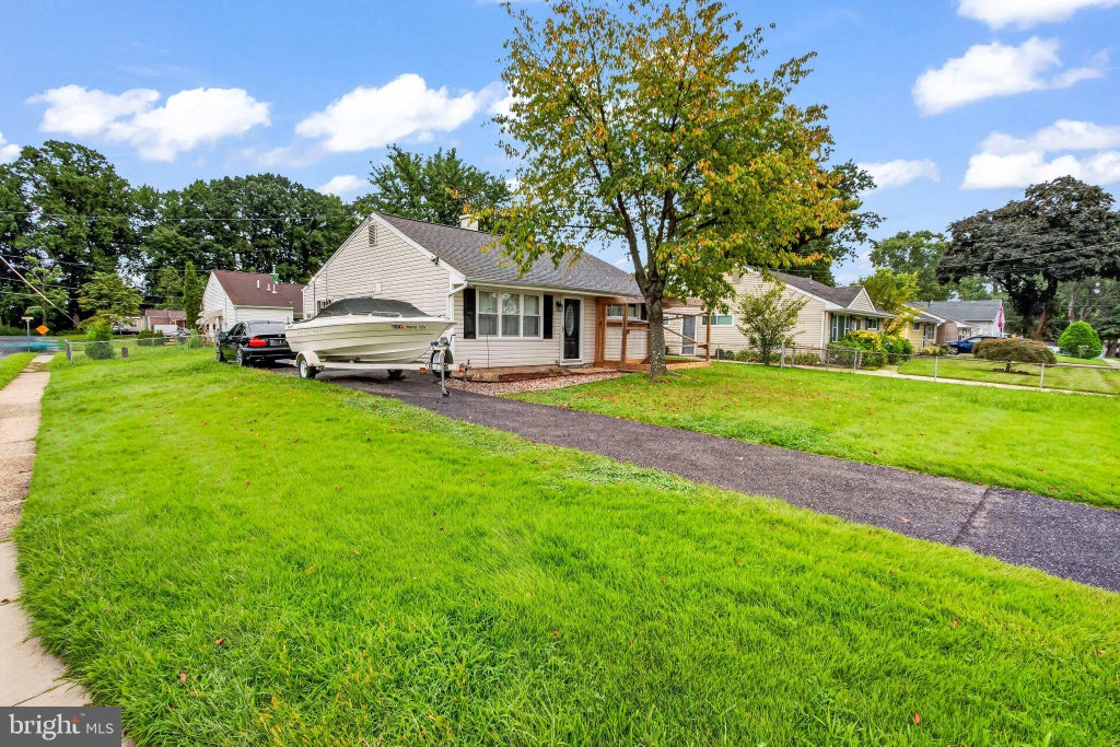 Photo of 528 S Maple Avenue, MAPLE SHADE, NJ 08052 (MLS # NJBL2119658)