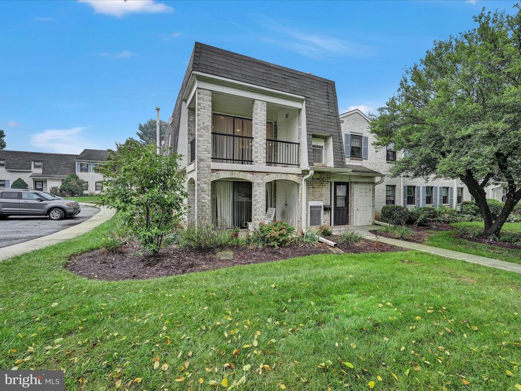 Photo of 17 Valleybrook Drive, Lancaster, PA 17601 (MLS # PALA2057946)