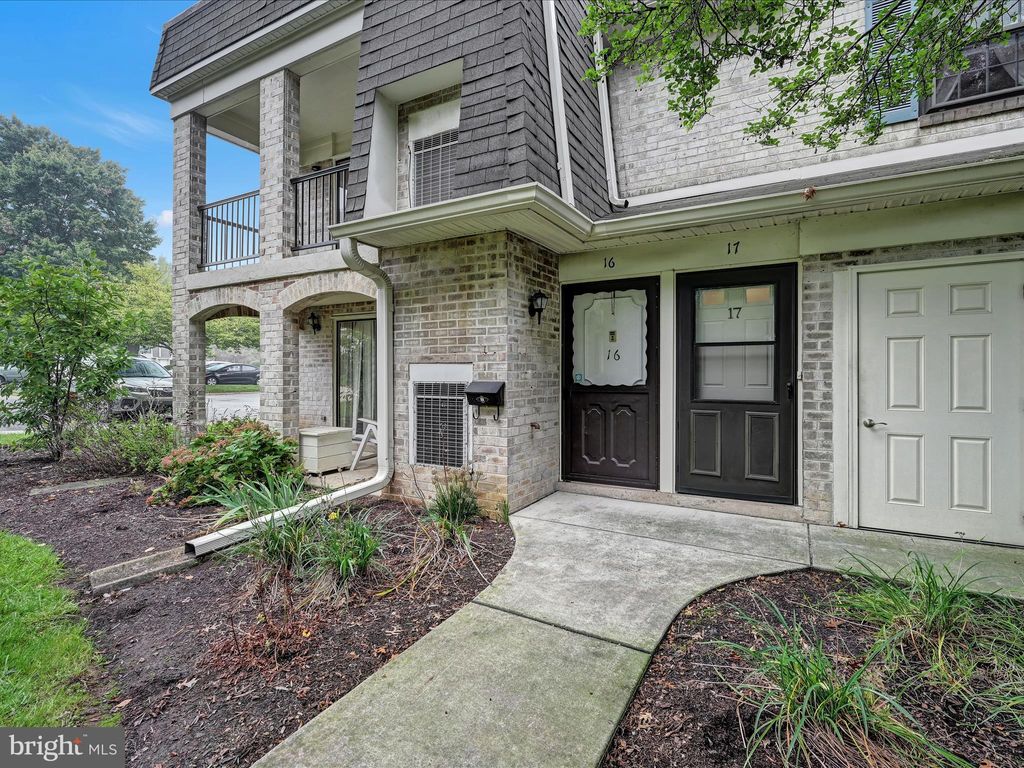 Photo of 17 Valleybrook Drive, Lancaster, PA 17601 (MLS # PALA2057946)