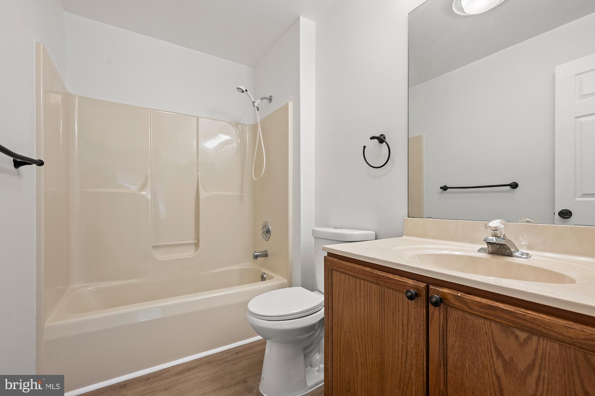 LAKETREE - Residential