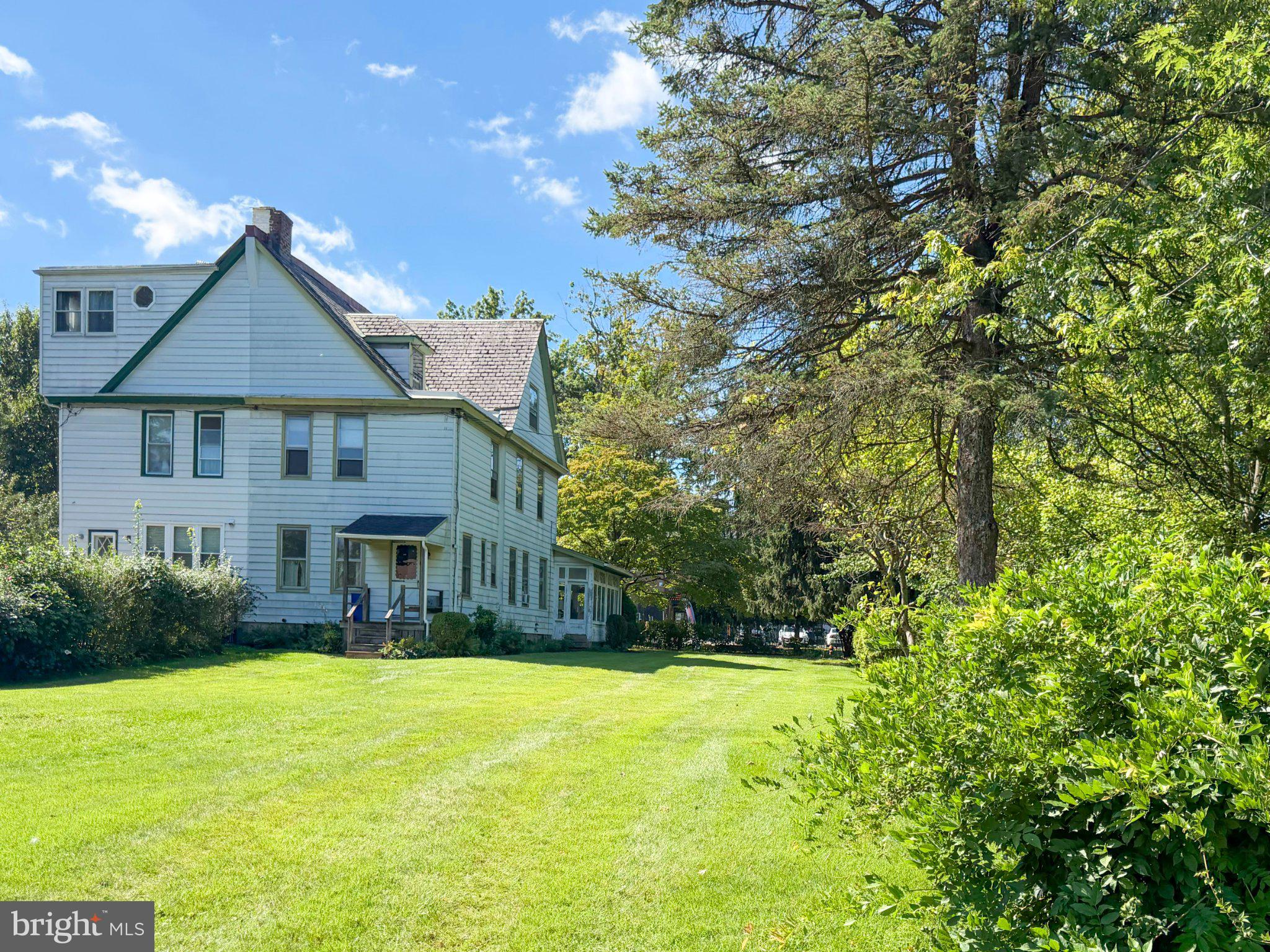 627 EDISON AVENUE