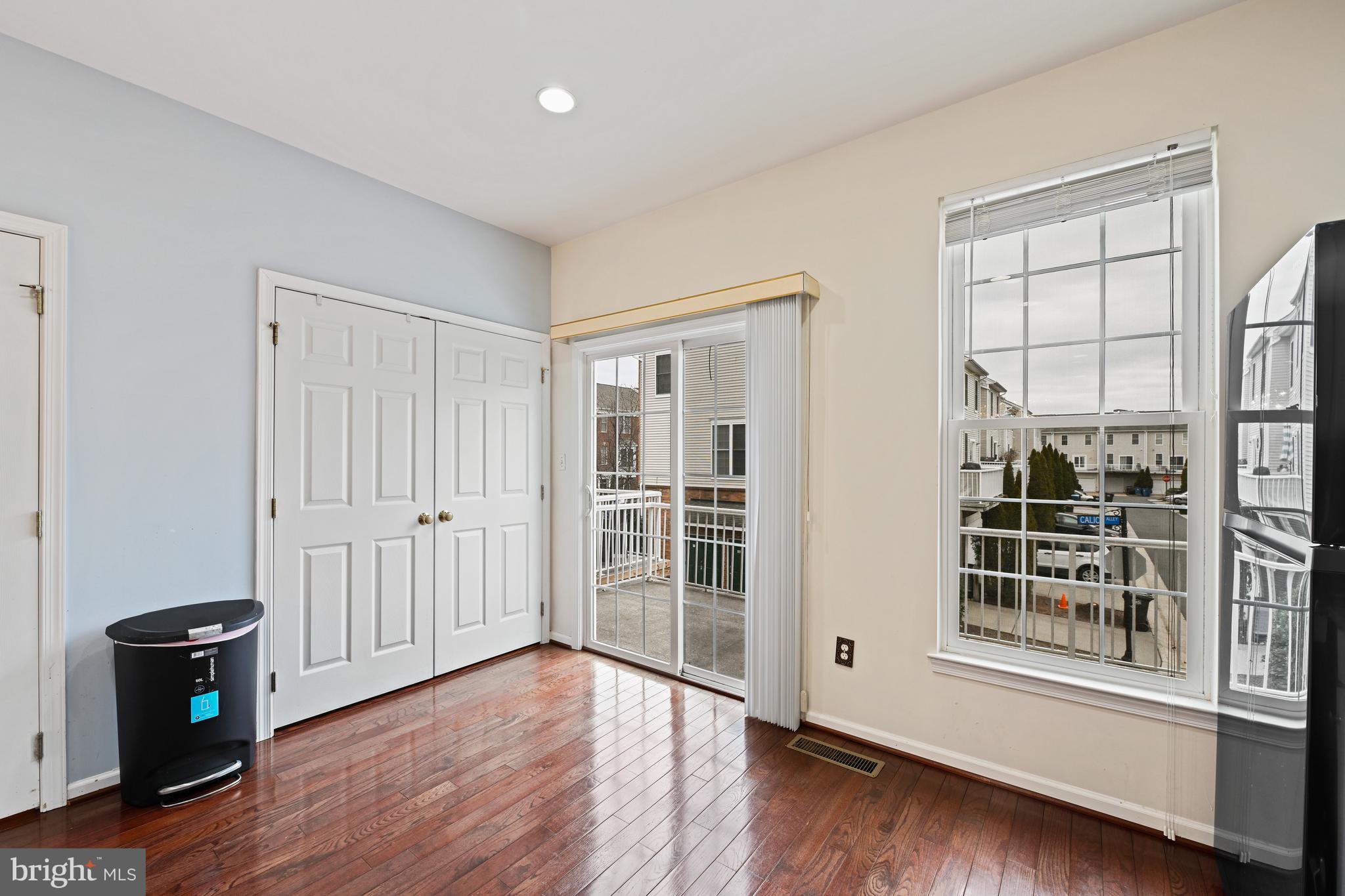 SOUTH RIDING - Residential