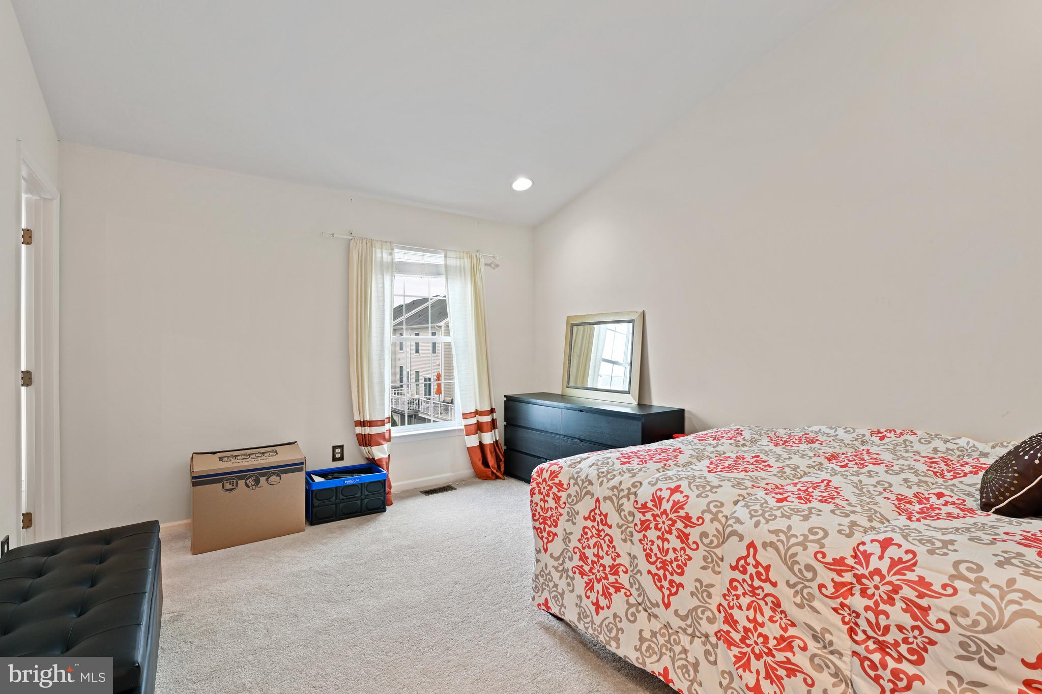 SOUTH RIDING - Residential