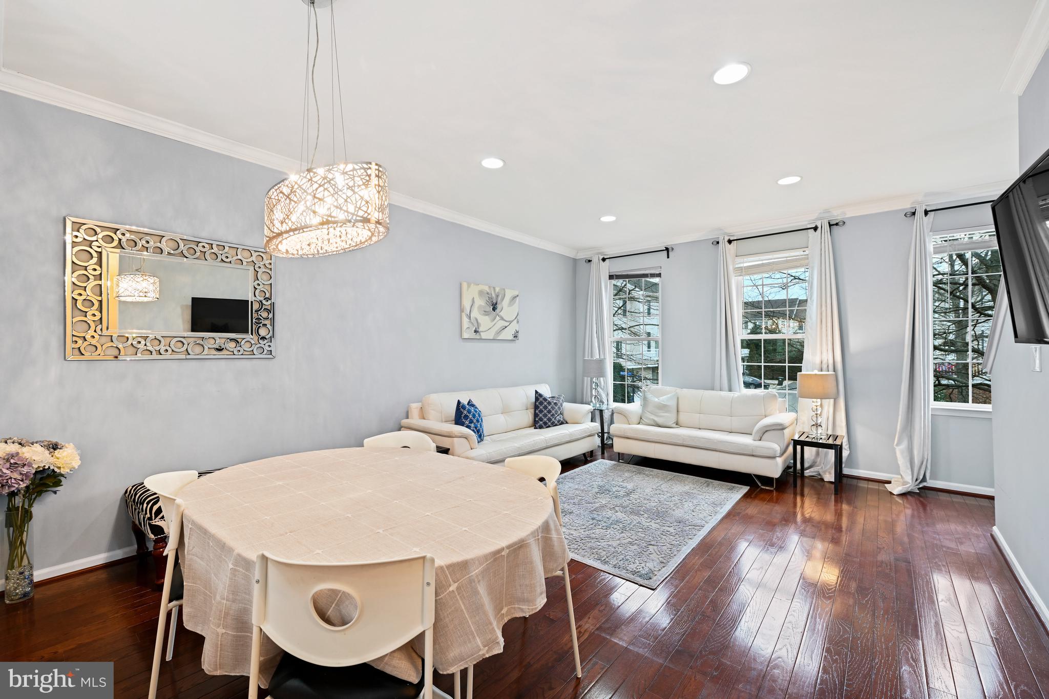 SOUTH RIDING - Residential