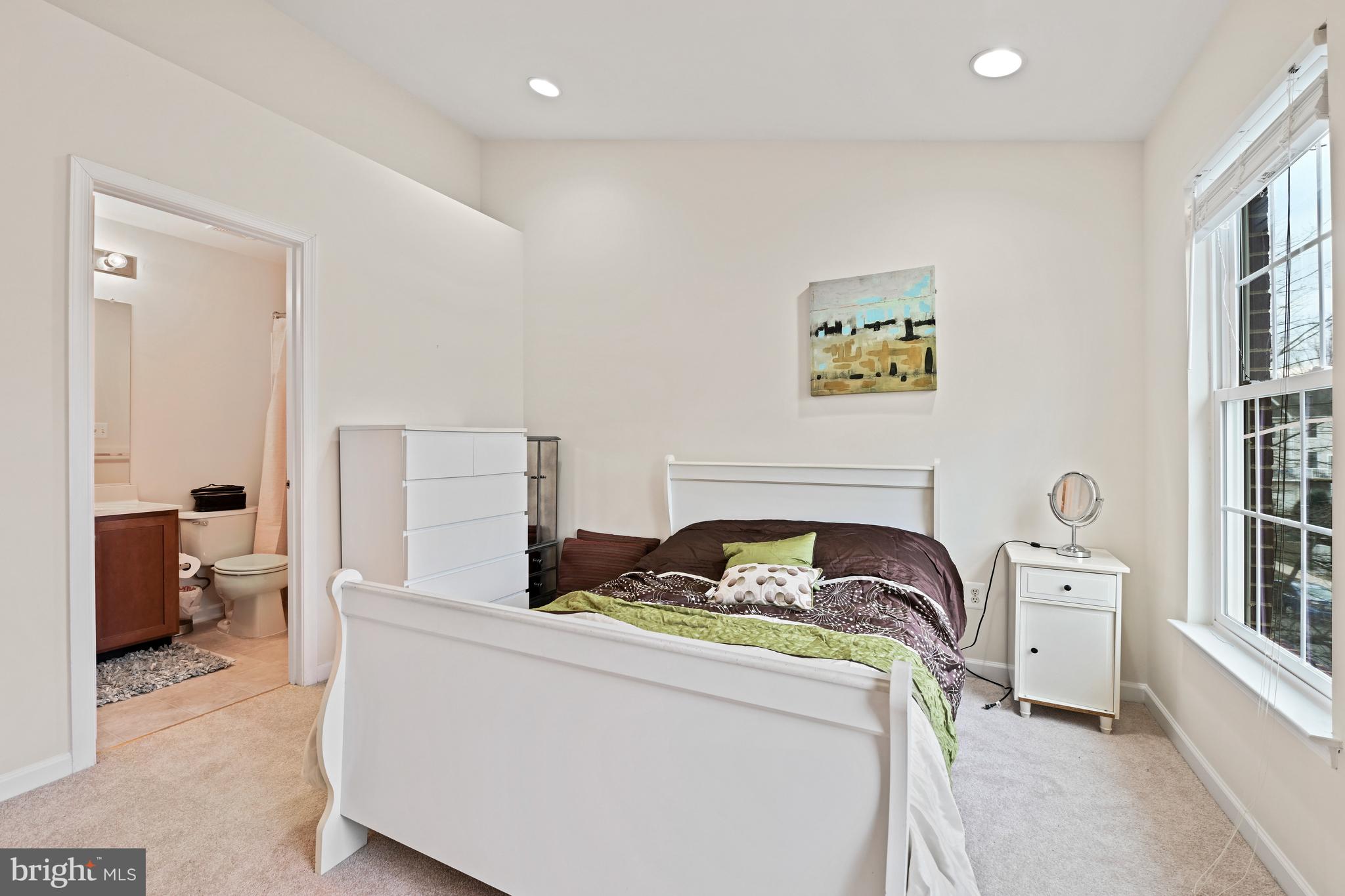 SOUTH RIDING - Residential