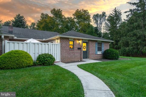 Photo of 333 Valleybrook Drive, LANCASTER, PA 17601 (MLS # PALA2075740)