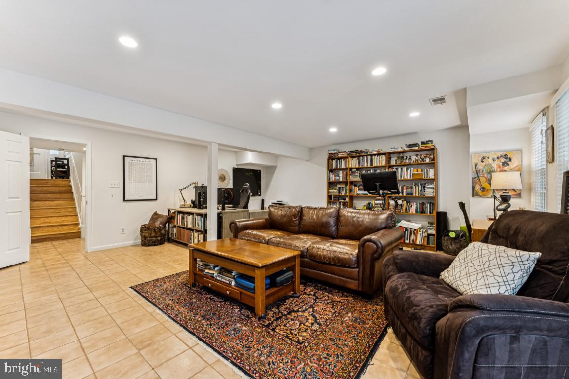 HAMLET PLACE - Residential