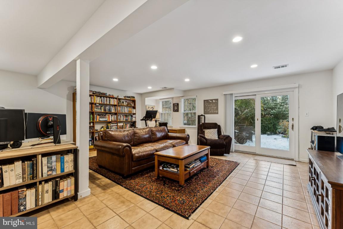 HAMLET PLACE - Residential