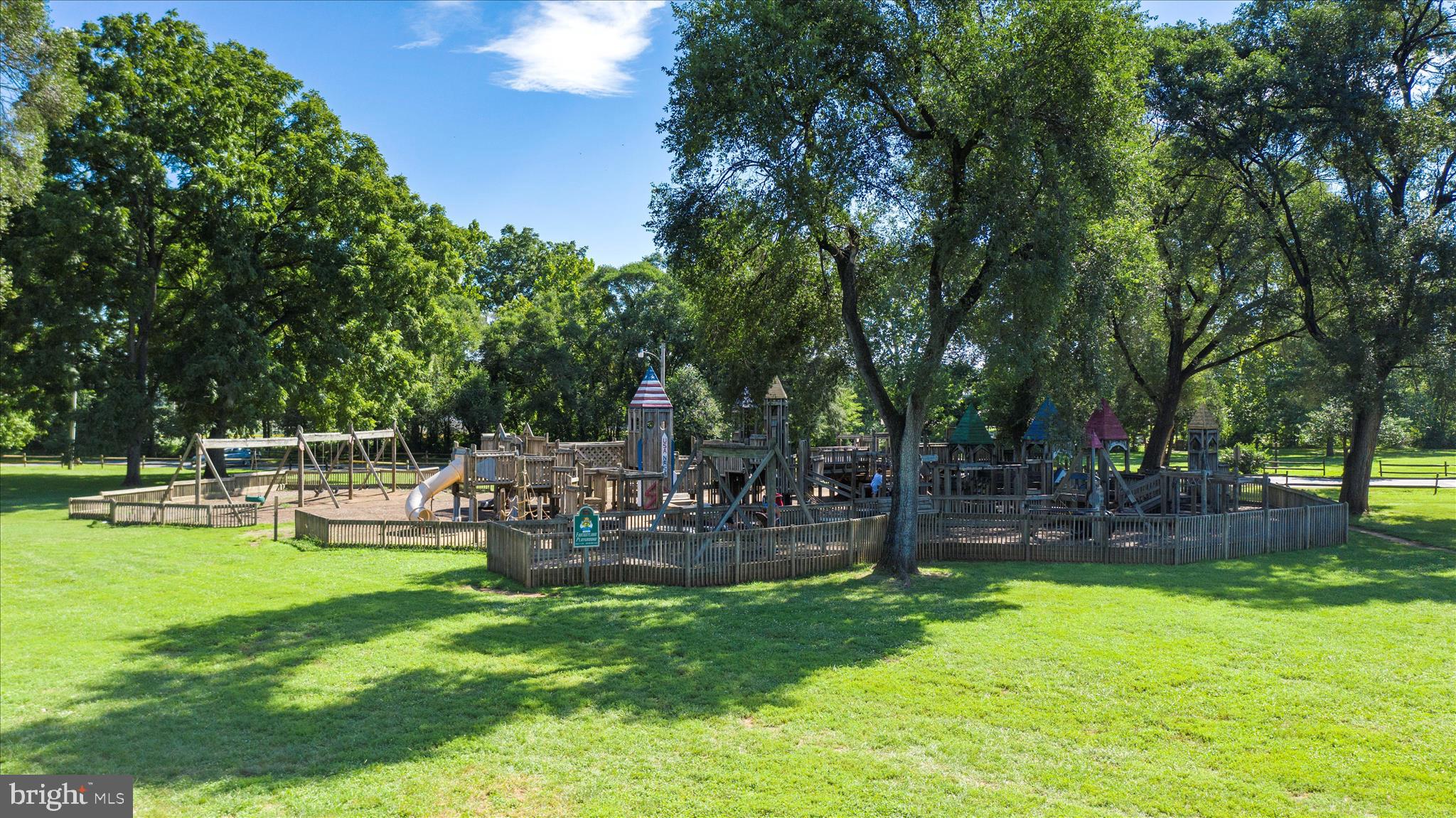 CREEK SIDE WOODS - Residential