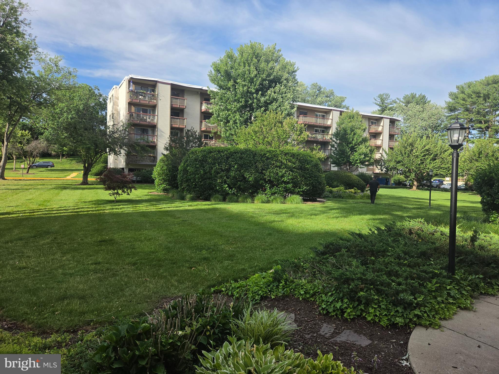 7420 LAKEVIEW DR W103