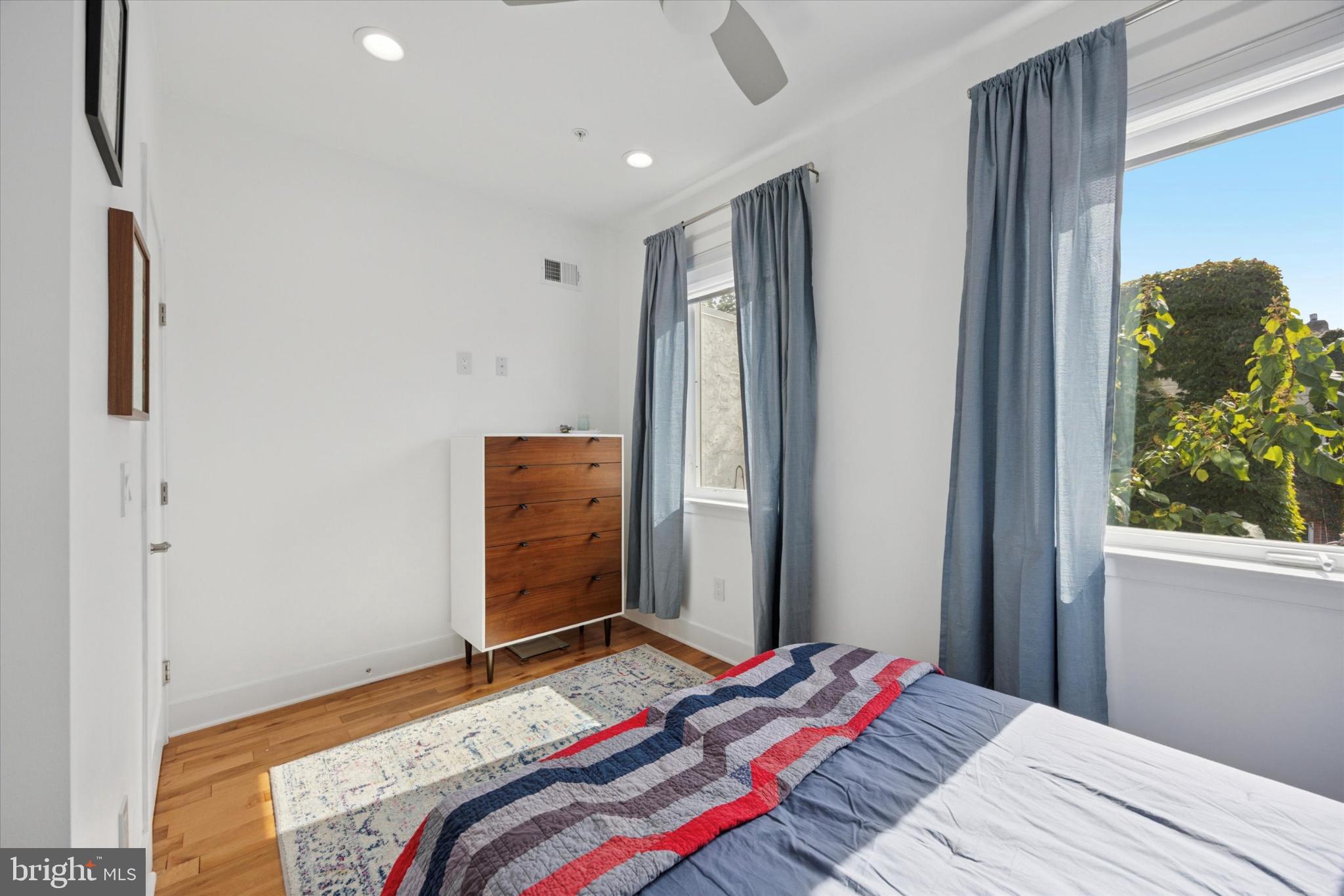 POINT BREEZE - Residential